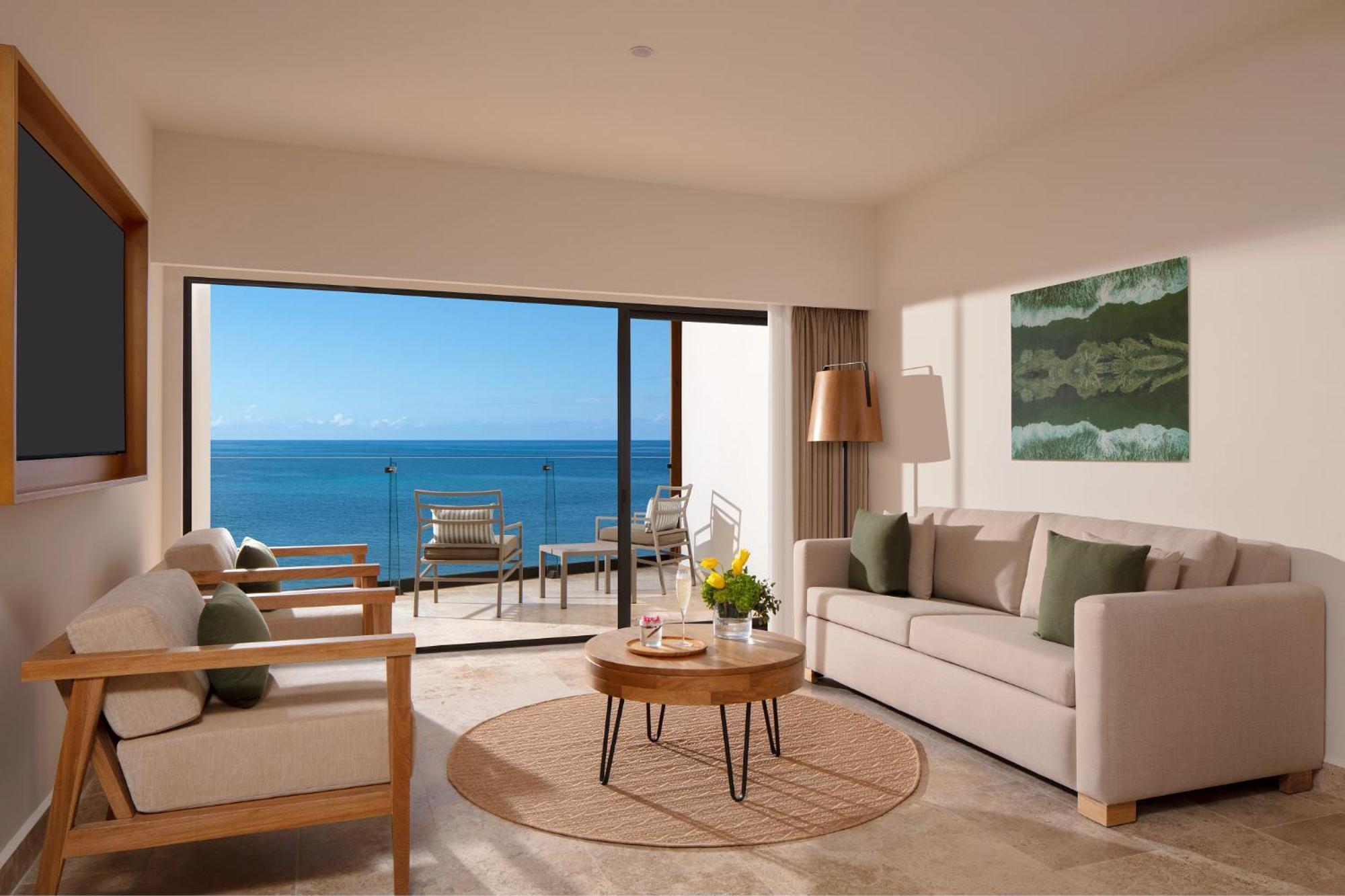 Master-Suite mit Kingsize-Bett und Meerblick