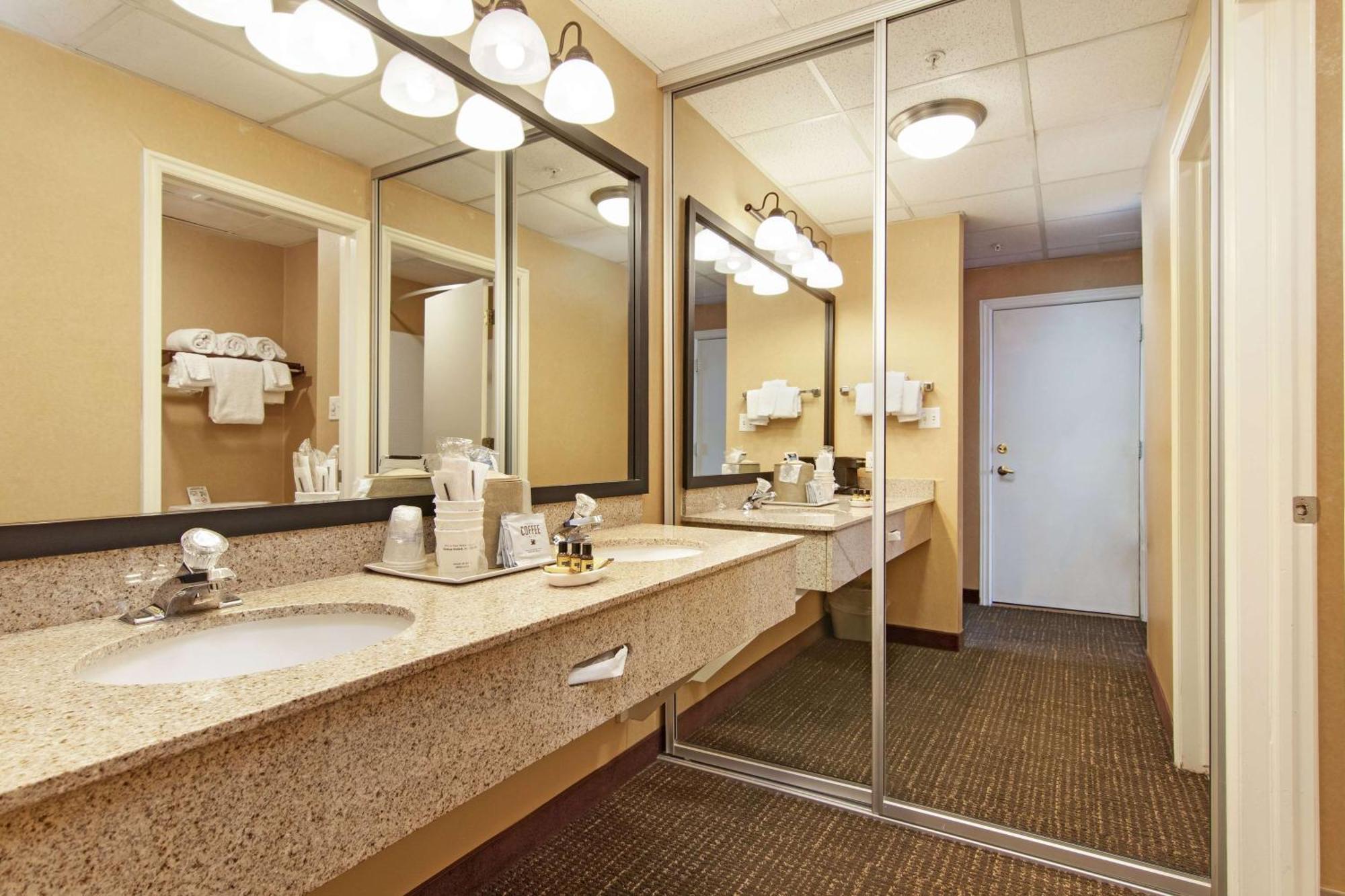 Zimmer mit Kingsize-Bett und Badewanne - Barrierefrei / Nichtraucherzimmer