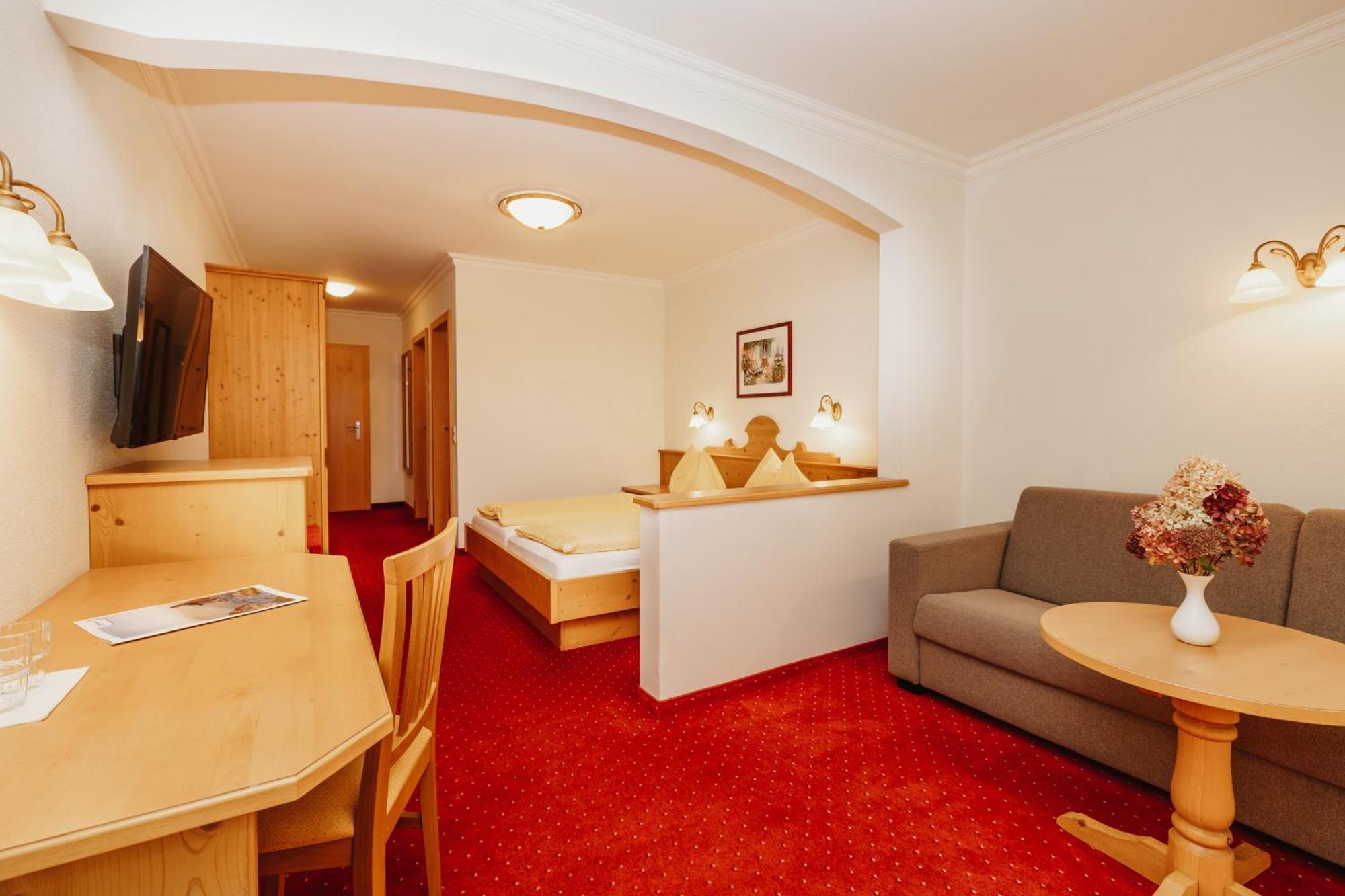 Großes Doppelzimmer mit Balkon