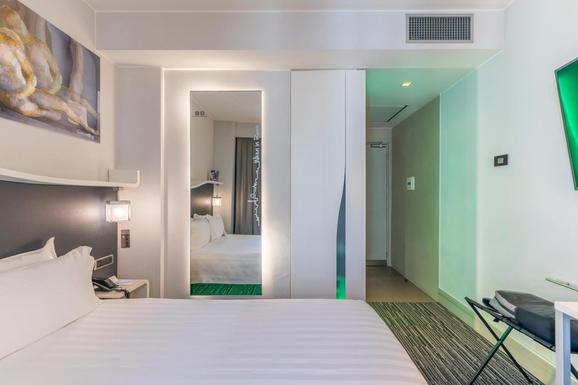 Kleines Doppelzimmer mit französischem Bett