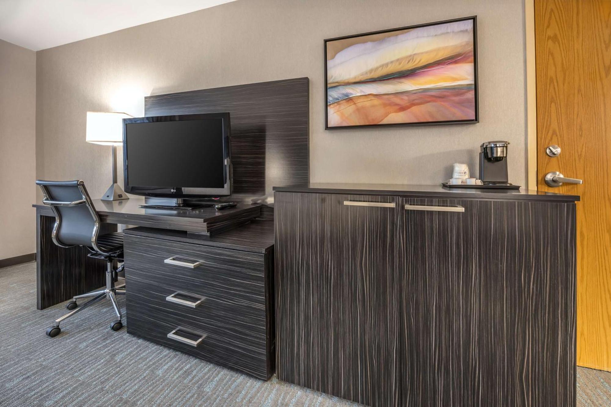 Zimmer mit Kingsize-Bett und Badewanne – barrierefrei, Nichtraucher