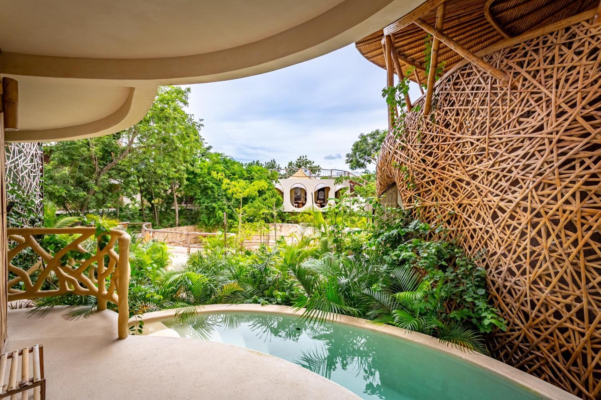 Deluxe Studio mit Kingsize-Bett und Infinity-Pool