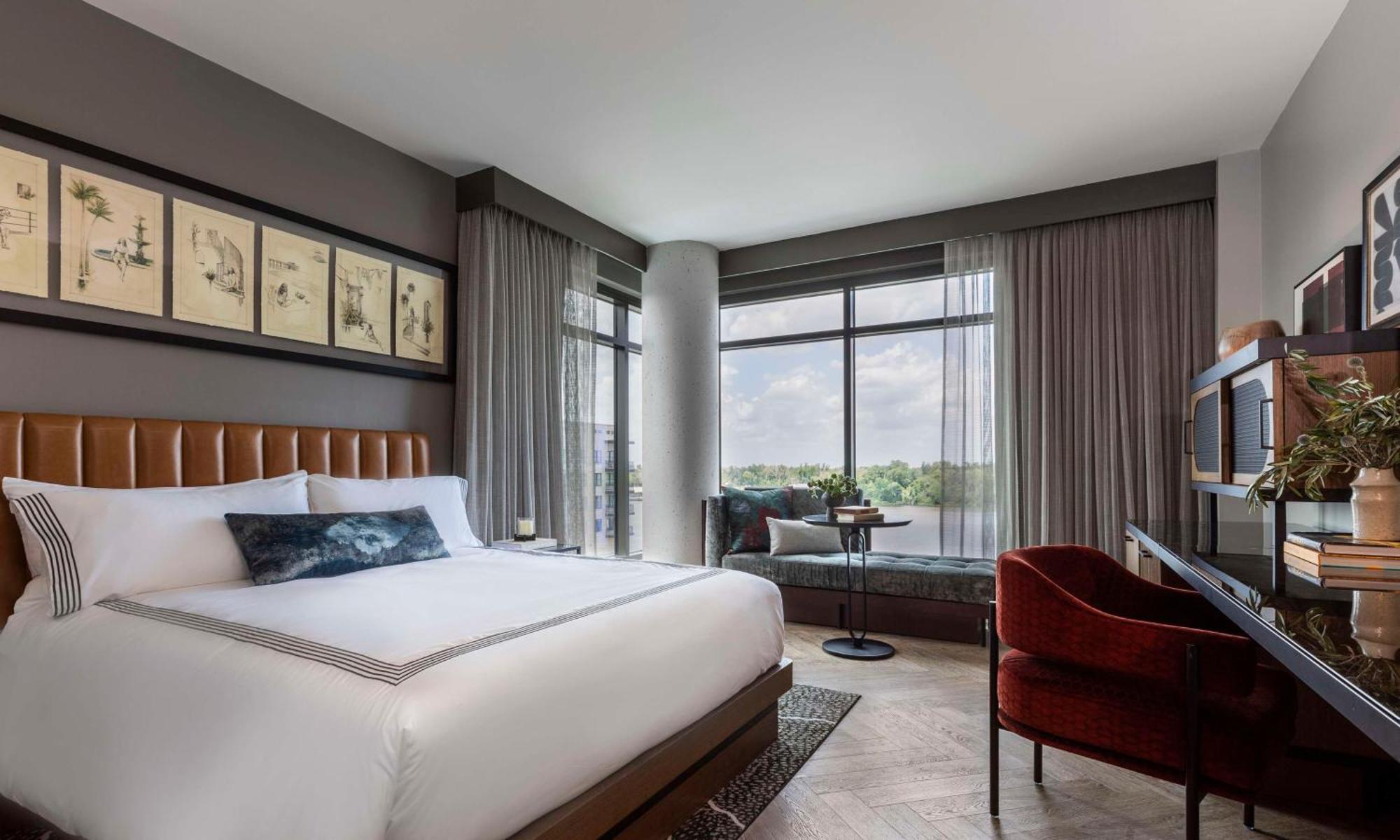 Corner King Room Riverfront