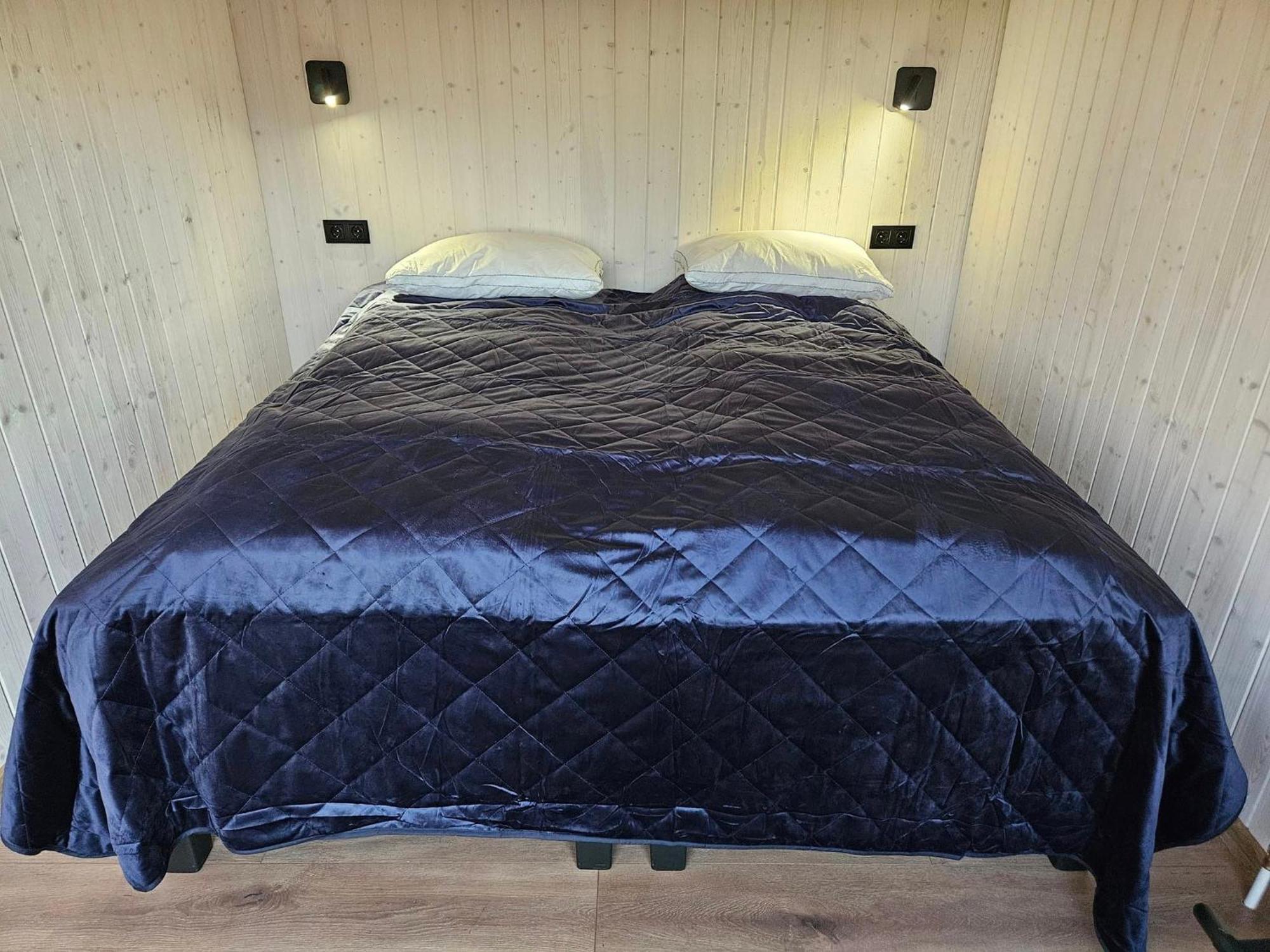 Villa mit 1 Schlafzimmer, Whirlpool und großen Fenstern