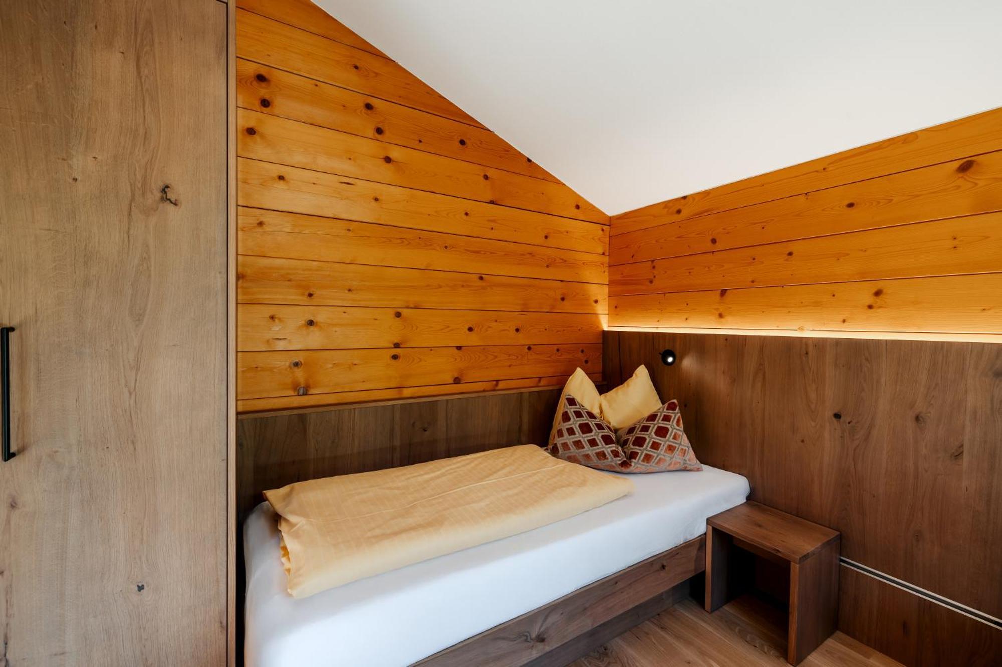 Apartment mit 2 Schlafzimmern und Balkon - Nebengebäude
