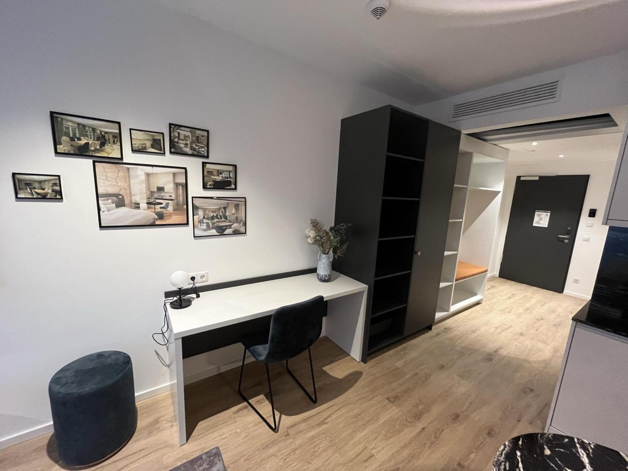 Studio mit Balkon