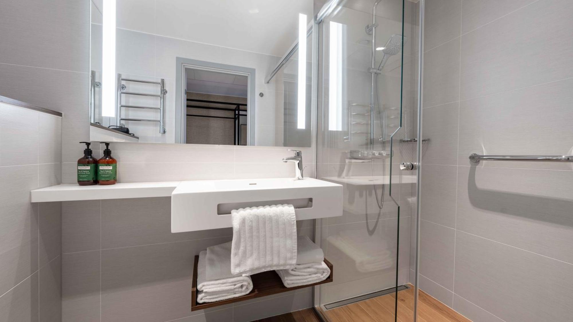 Junior Suite mit Kingsize-Bett und kostenlosem Zugang zum Spa