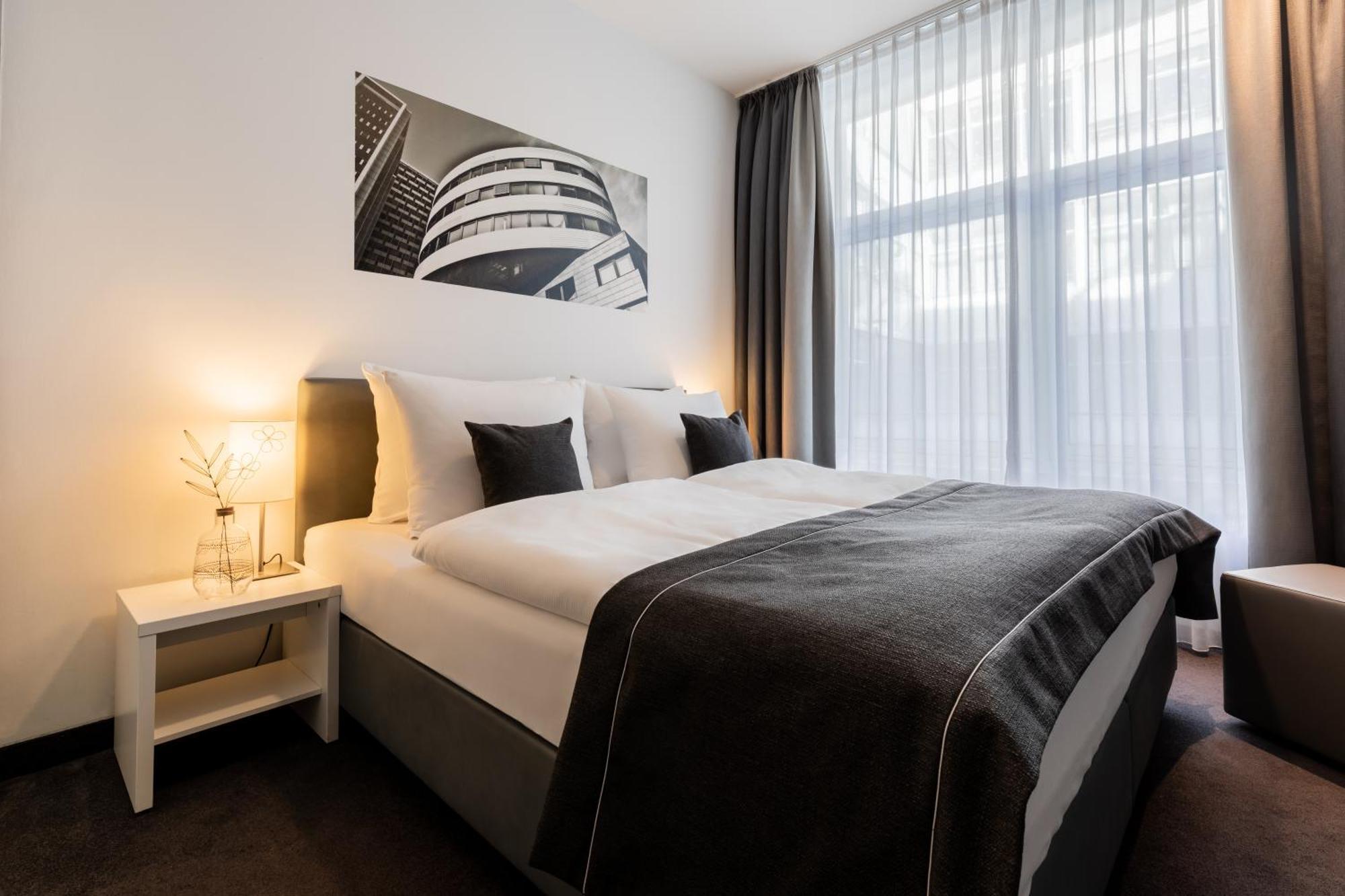 Standard Zimmer mit Kingsize-Bett