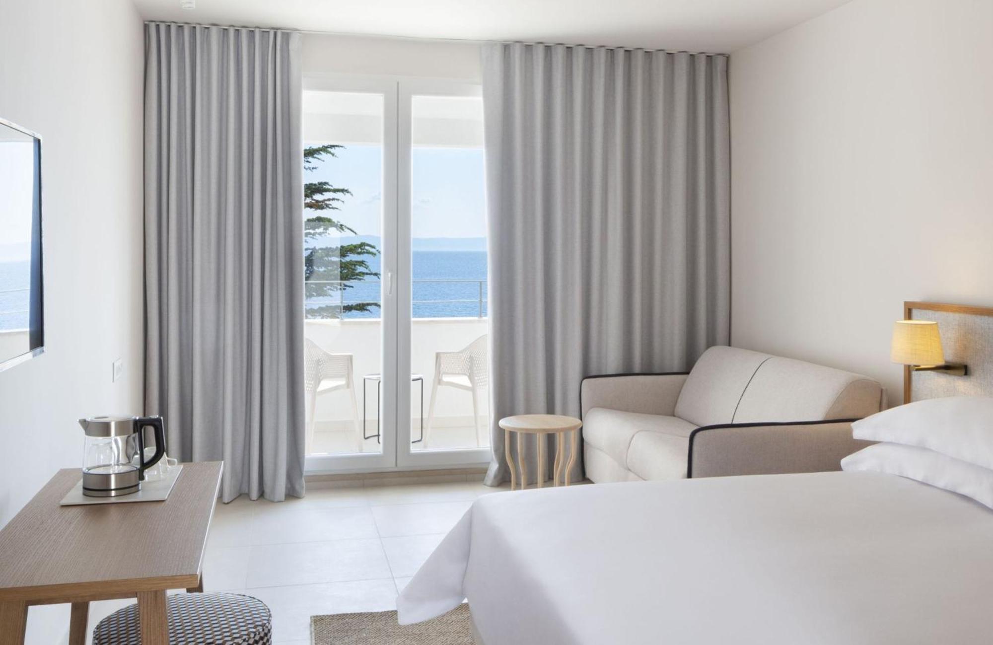 Superior Doppelzimmer mit Balkon und seitlichem Meerblick