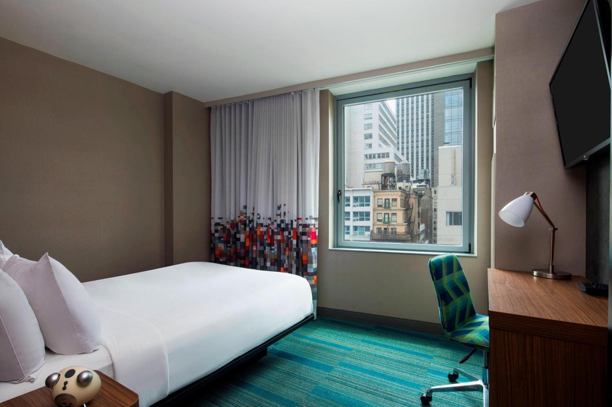 Zimmer mit 1 Queensize-Bett und Stadtblick