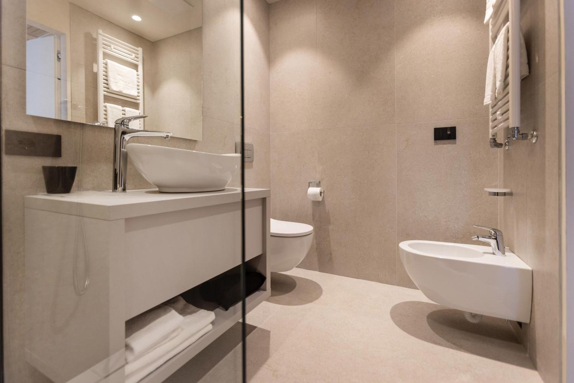 Superior Doppelzimmer mit Balkon und Seeblick (2 Erwachsene + 1 Kind)