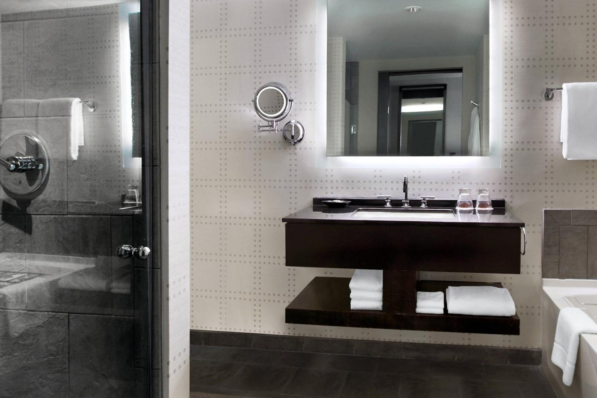 Grand Deluxe Zimmer mit 1 Kingsize-Bett und Blick auf den Beacon Hill