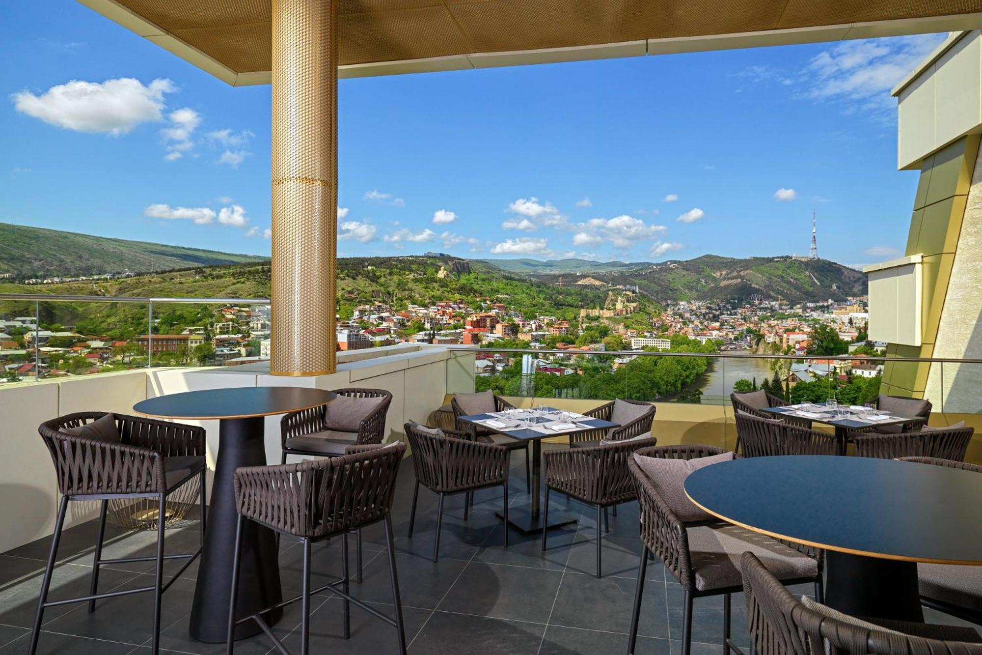 Executive Suite mit 1 Schlafzimmer mit Kingsize-Bett, Stadtblick, Balkon