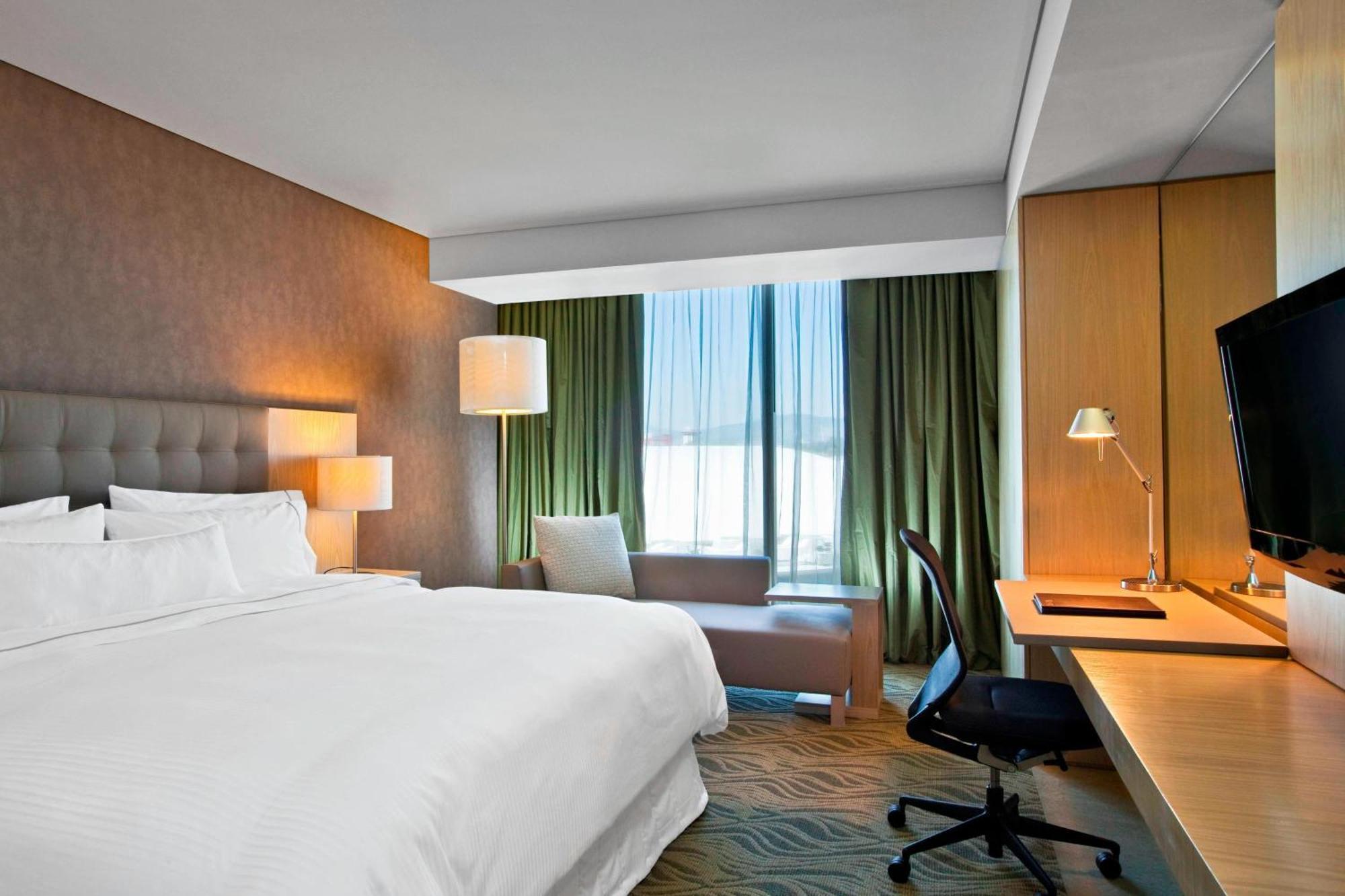 Premium Zimmer mit 1 Kingsize-Bett und Stadtblick