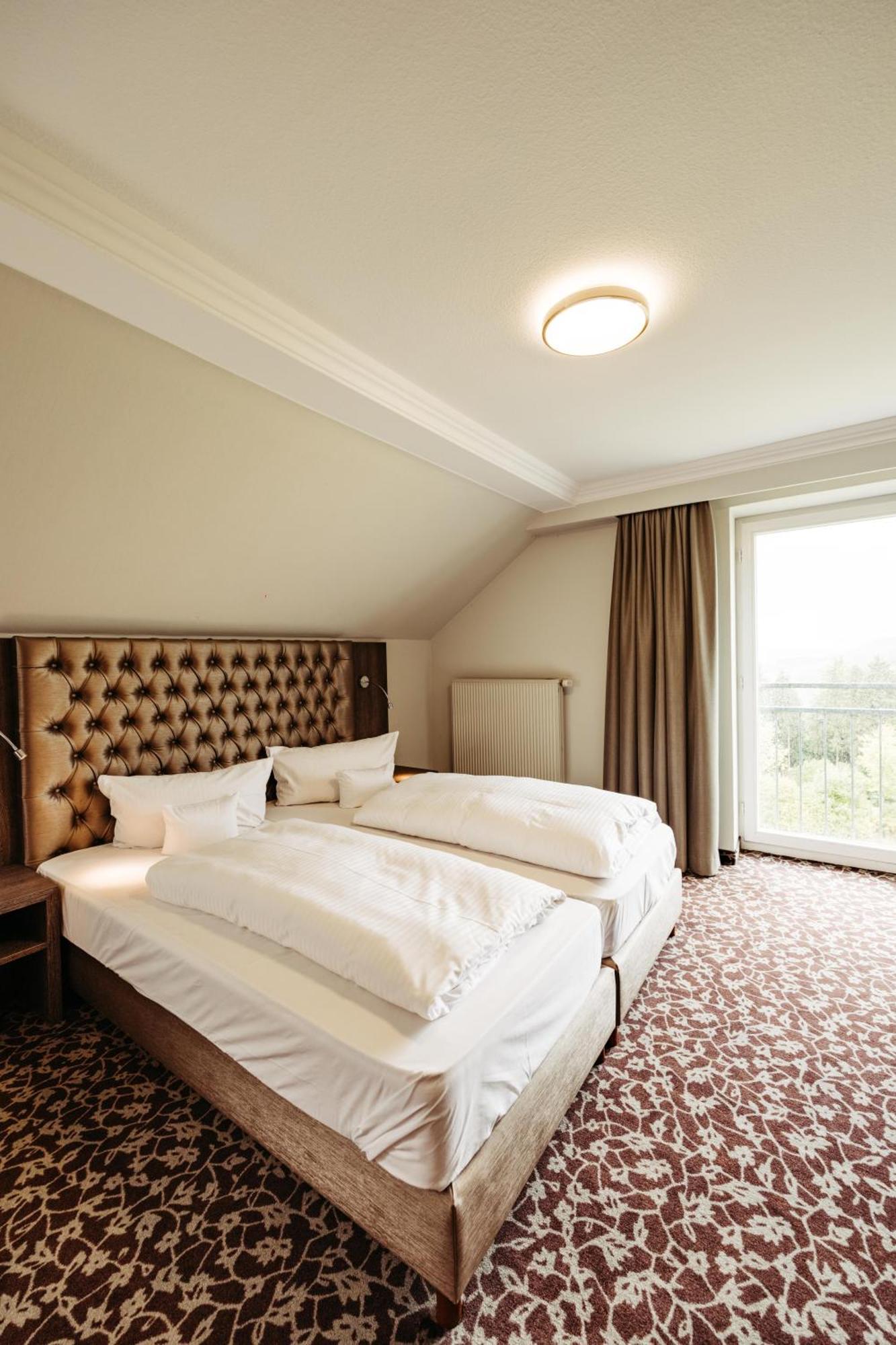 Deluxe Doppelzimmer (2 Erwachsene & 1 Kind)