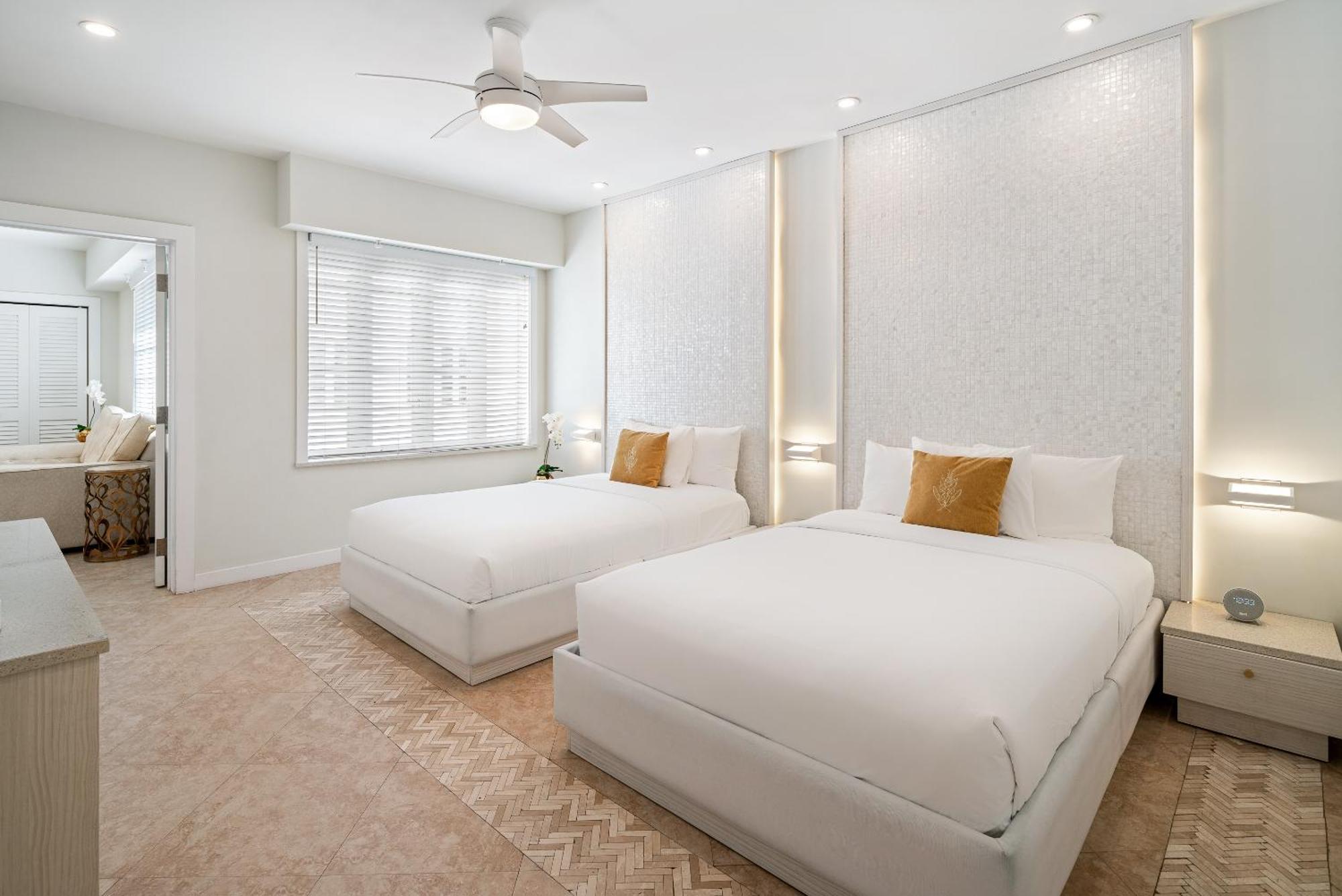 Suite mit Doppelbett zum Innenhof - ADA-konform