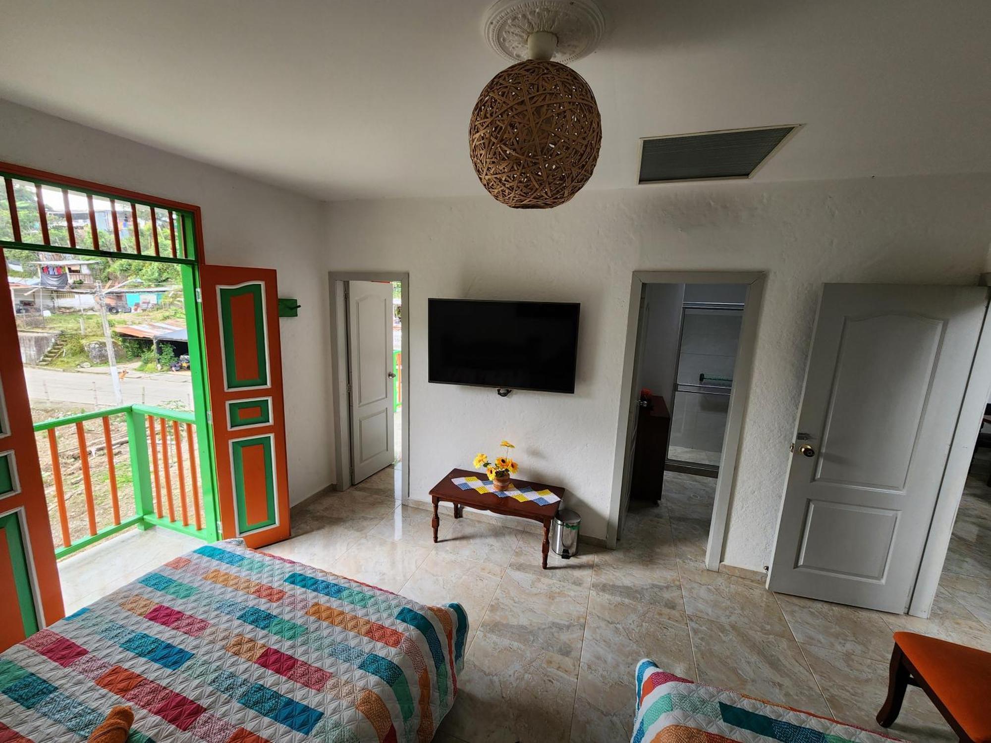 Familienzimmer mit Bergblick