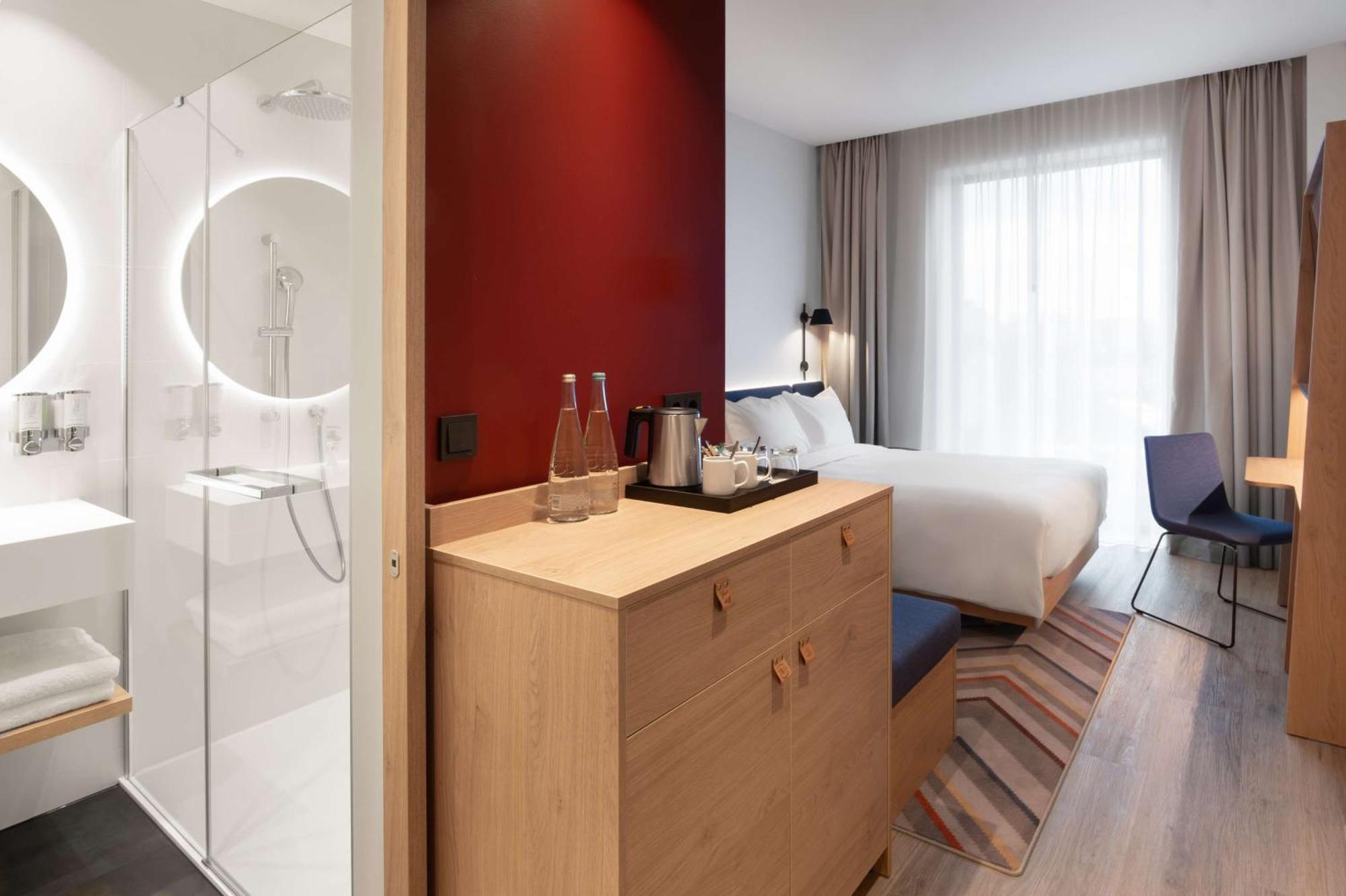 Zimmer mit Queensize-Bett und Schlafsofa