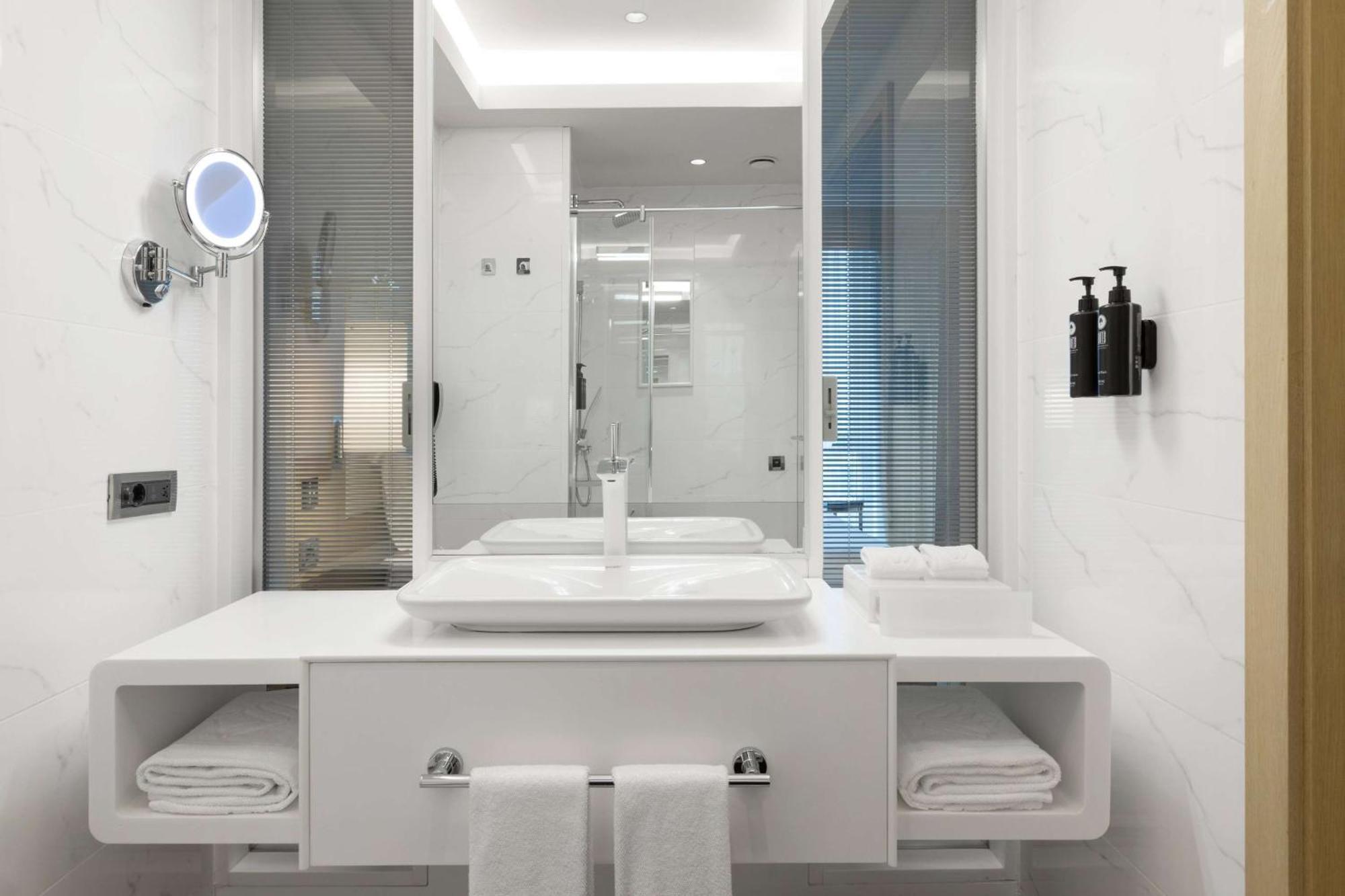 Deluxe Zimmer mit 2 Einzelbetten und eingeschränktem Meerblick