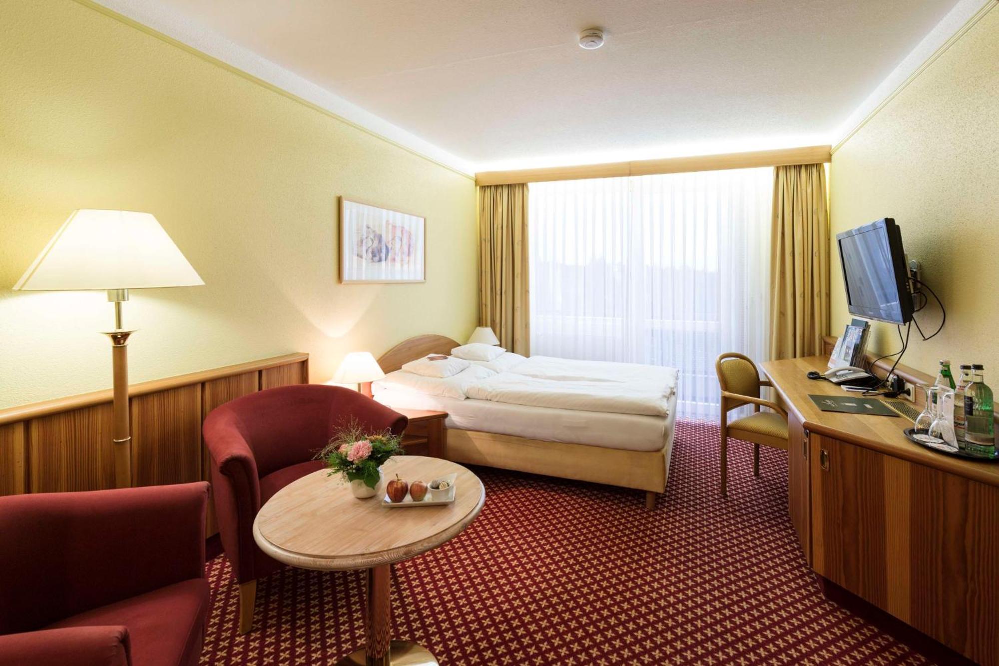 Standard Zimmer mit Queensize-Bett und Balkon