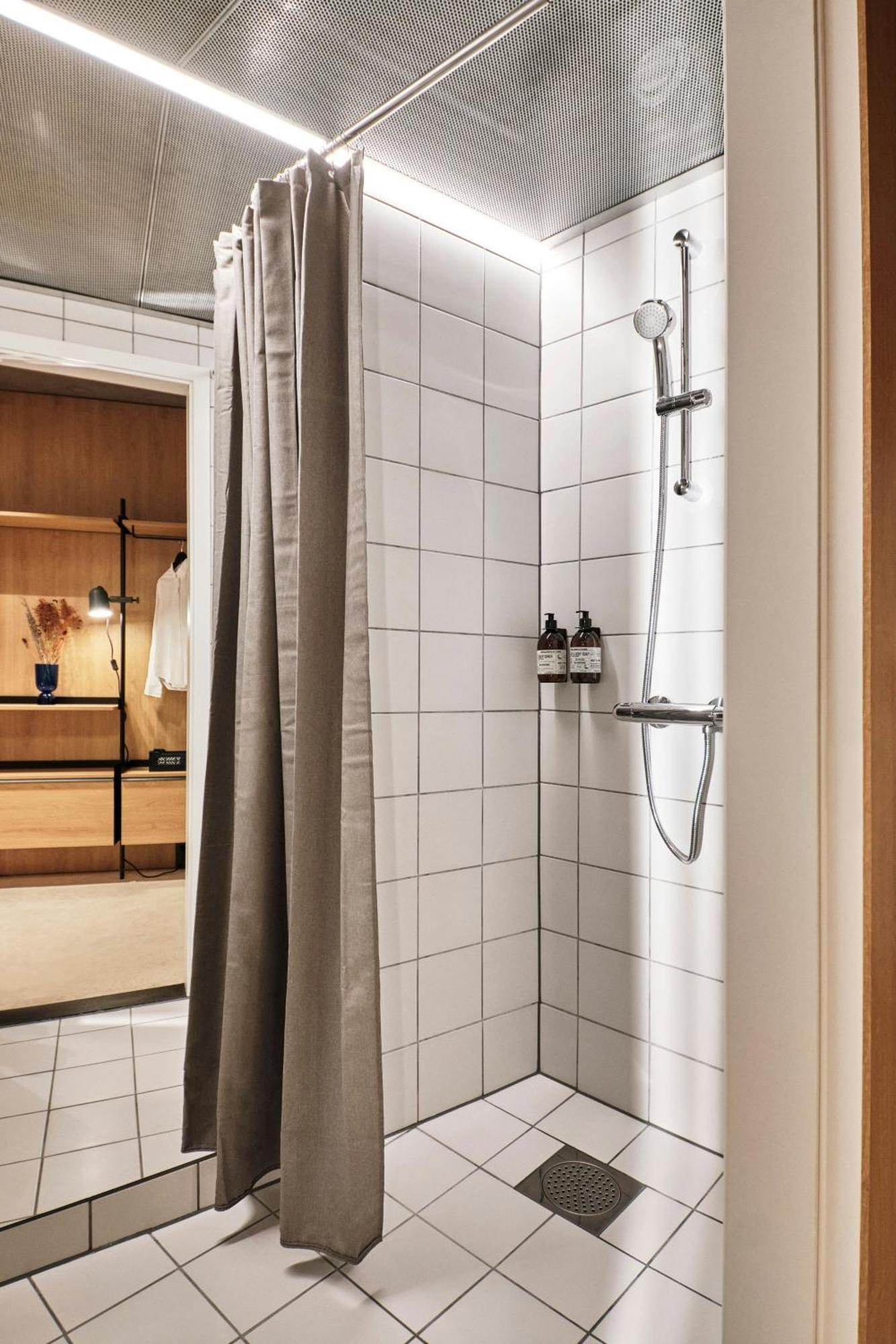 Comfort Studio mit Queensize-Wandbett und Balkon
