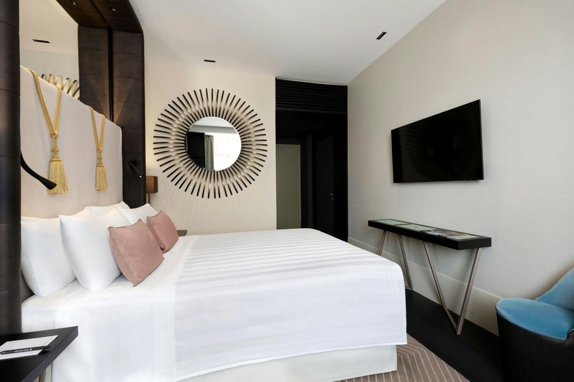Superior Zimmer mit Kingsize-Bett und Stadtblick