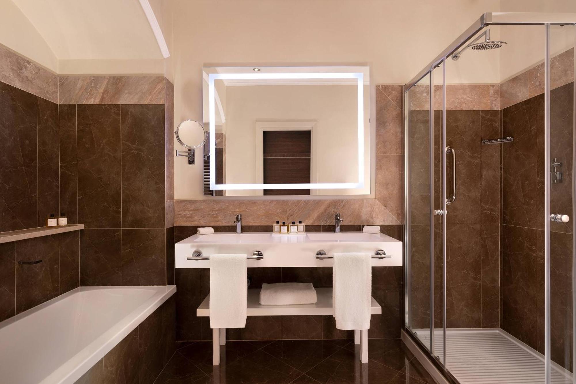 Royal Suite mit 1 Kingsize-Bett und Balkon