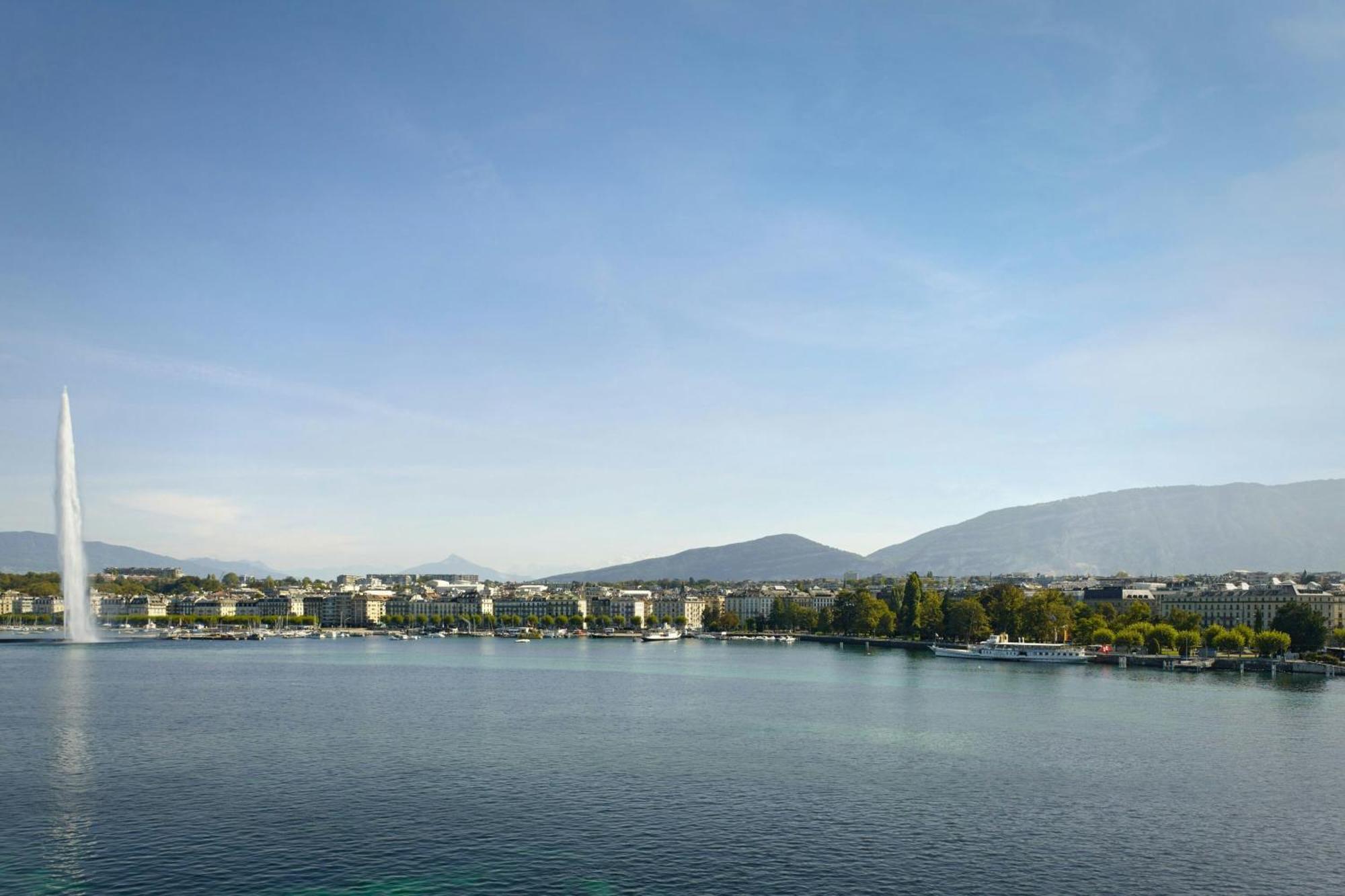 Suite mit 1 Schlafzimmer mit Kingsize-Bett, Schlafsofa und Balkon am See
