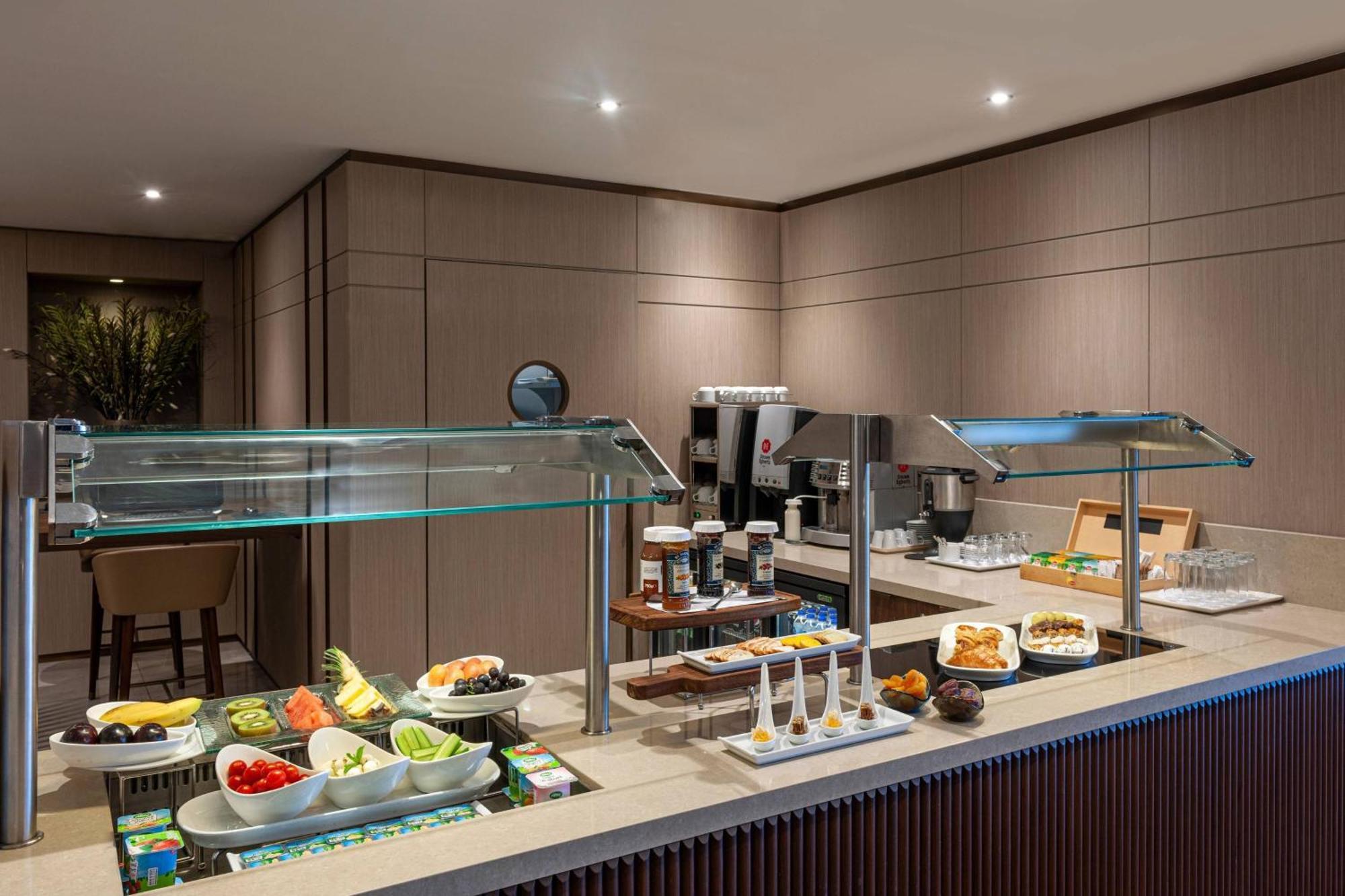 Suite Marmara mit Kingsize-Bett, eingeschränktem Meerblick und Zugang zur Lounge