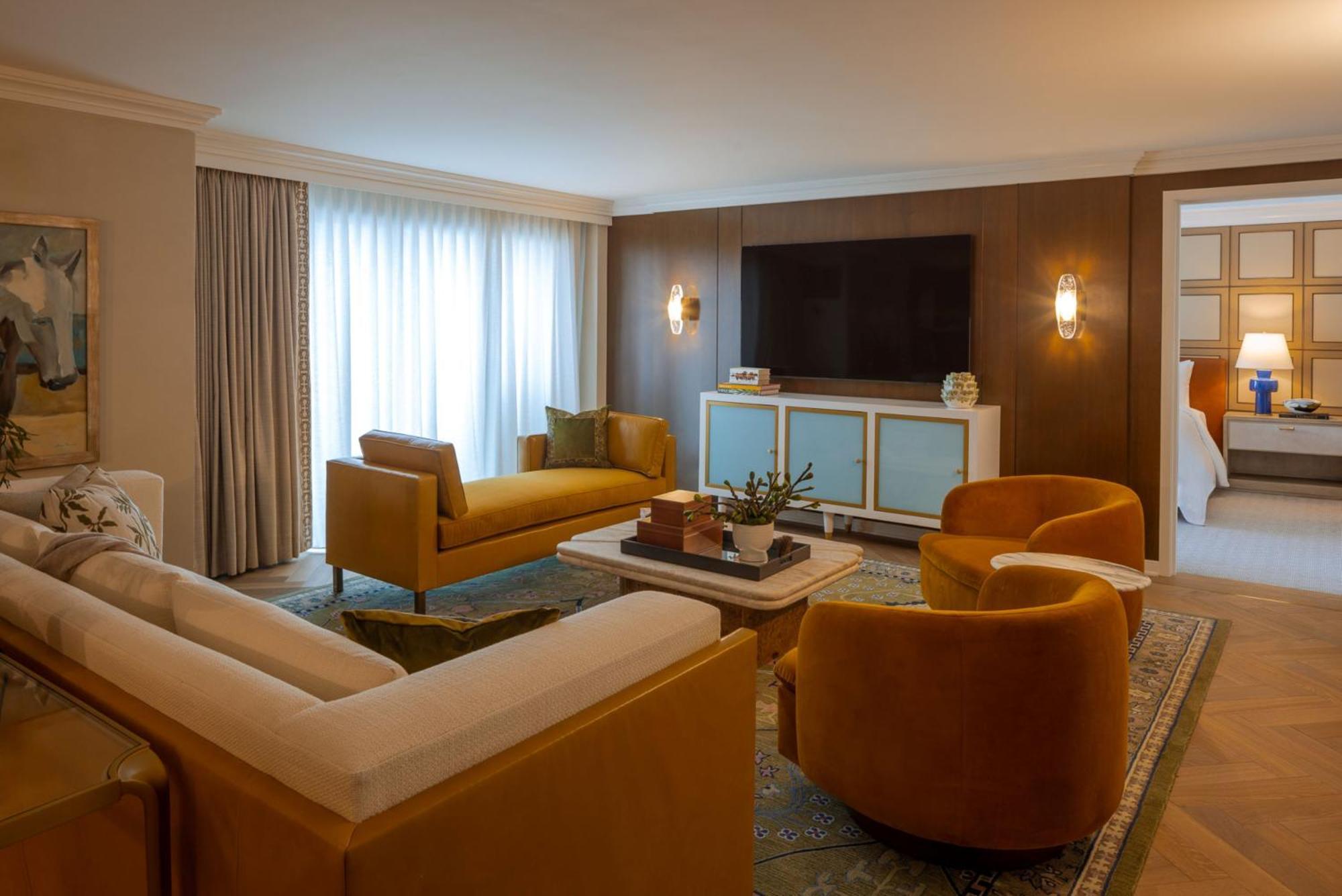 Suite mit 1 Schlafzimmer mit Kingsize-Bett und Poolblick