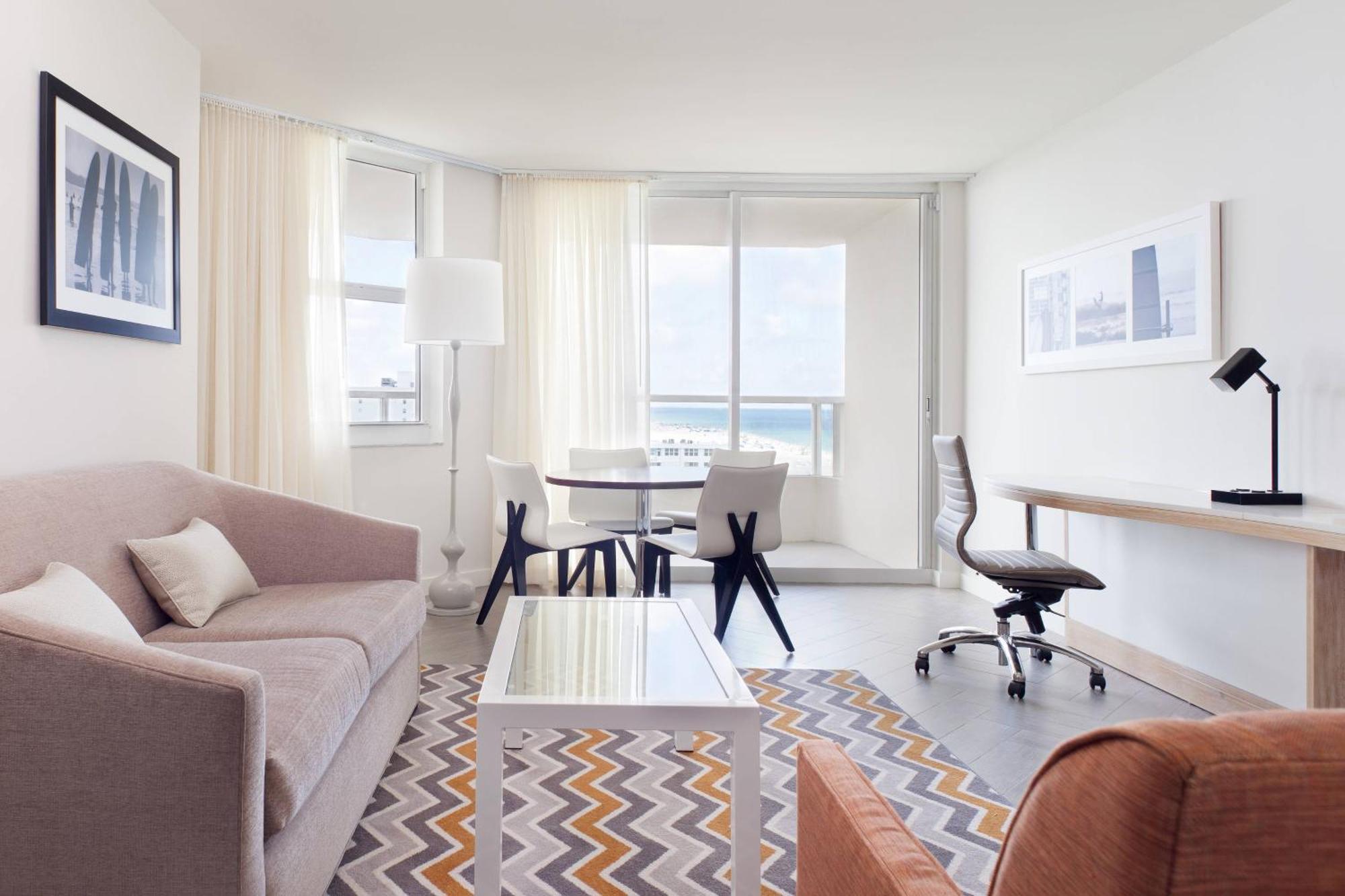 Suite mit 1 Schlafzimmer mit Kingsize-Bett und Meerblick