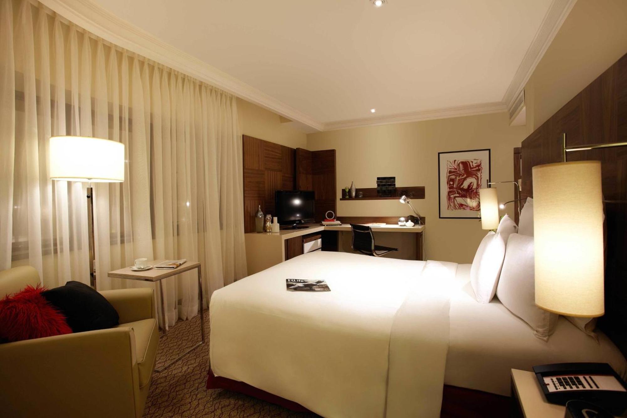 Zimmer mit 1 Queensize-Bett und Stadtblick
