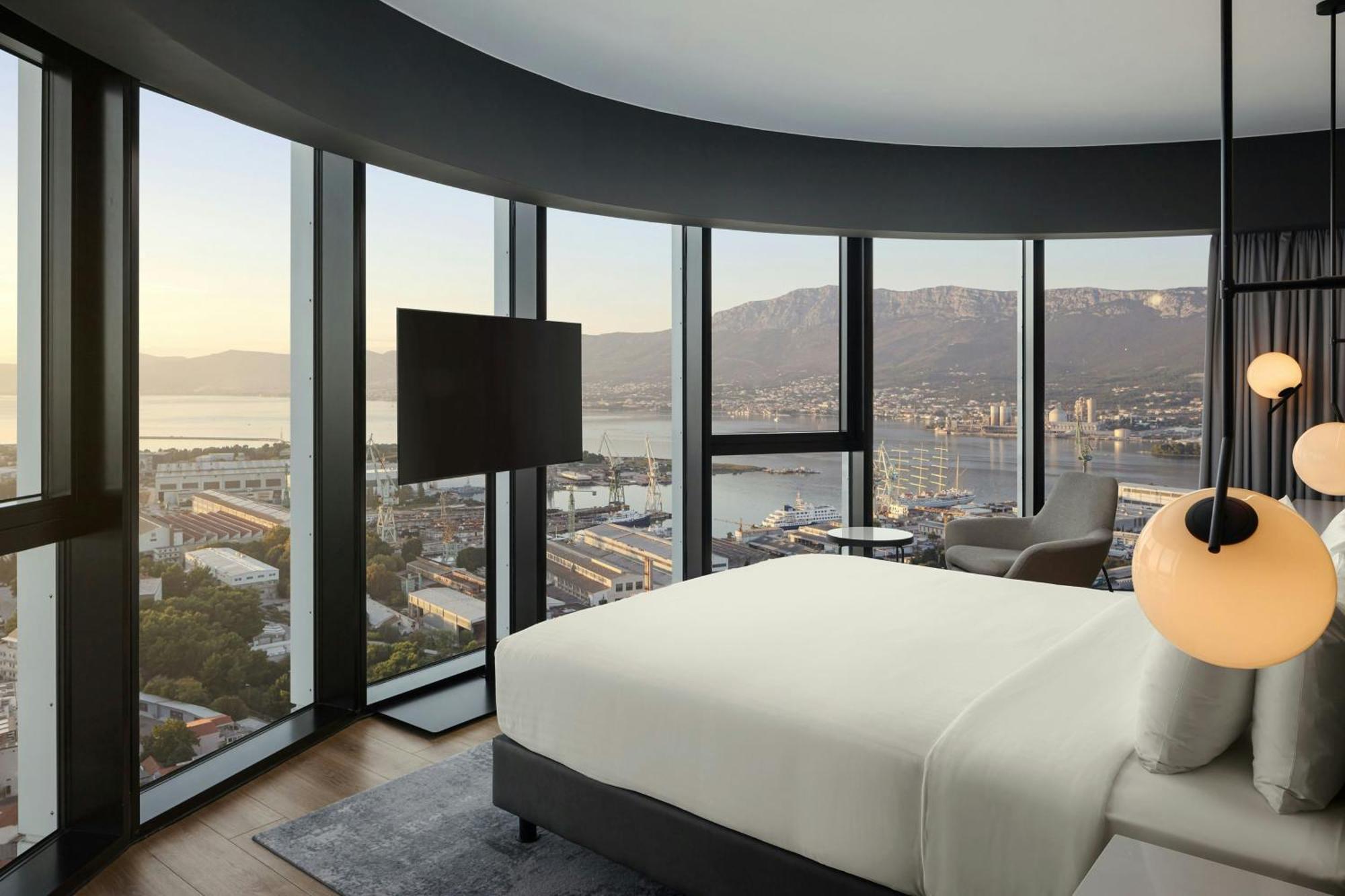Premium Zimmer mit Kingsize-Bett und Meerblick – Eckzimmer
