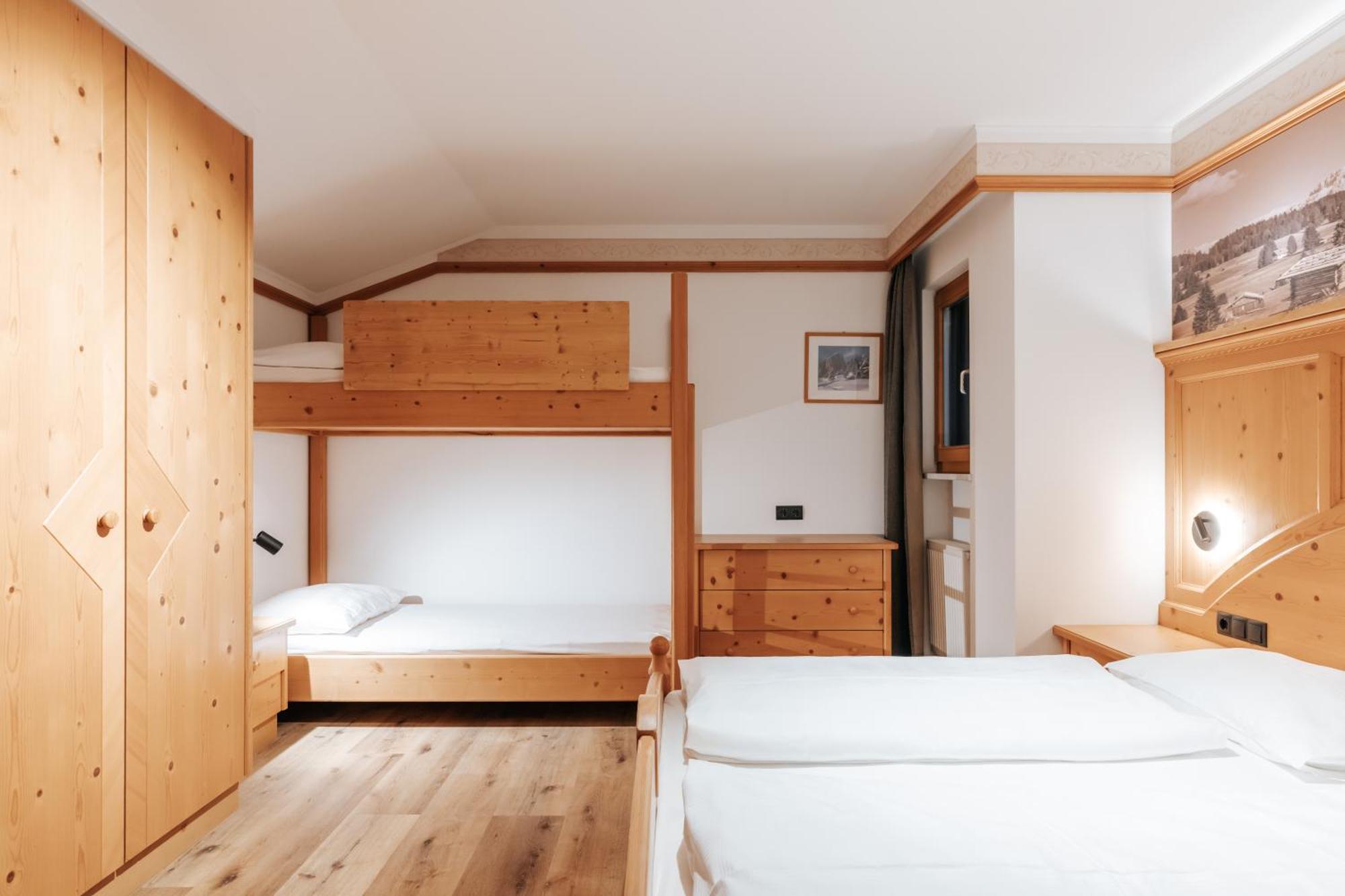 Dreibettzimmer mit Balkon