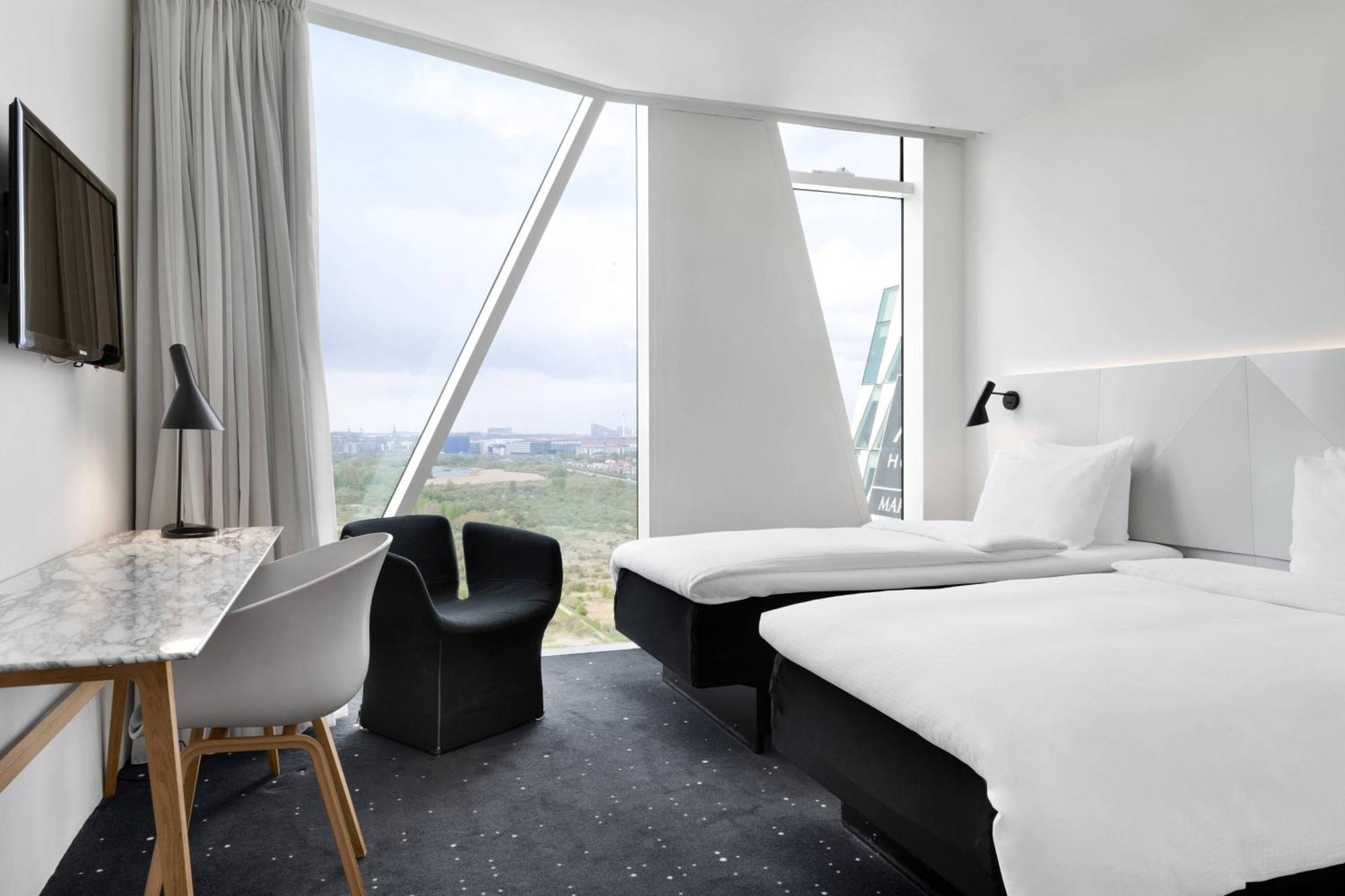 Großes Standard Zimmer mit 2 Einzelbetten und Stadtblick