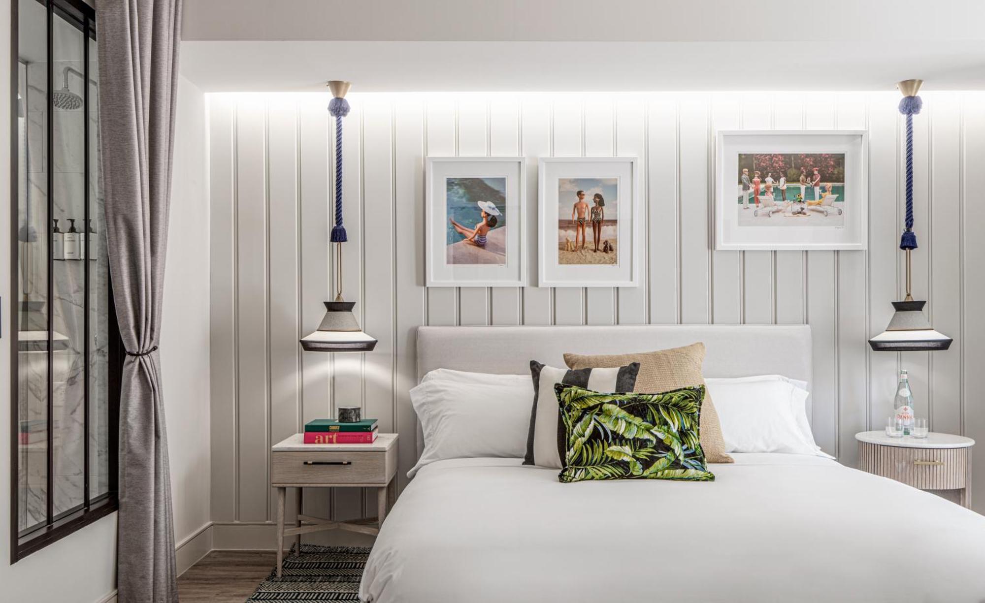 Zimmer mit Kingsize-Bett