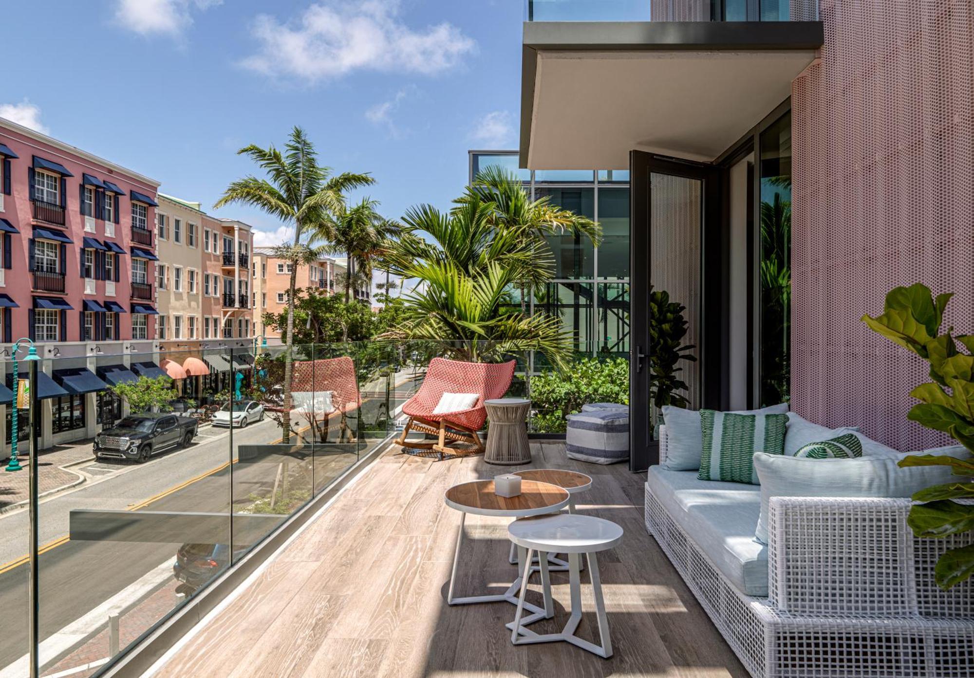 Deluxe Zimmer mit Kingsize-Bett und Balkon