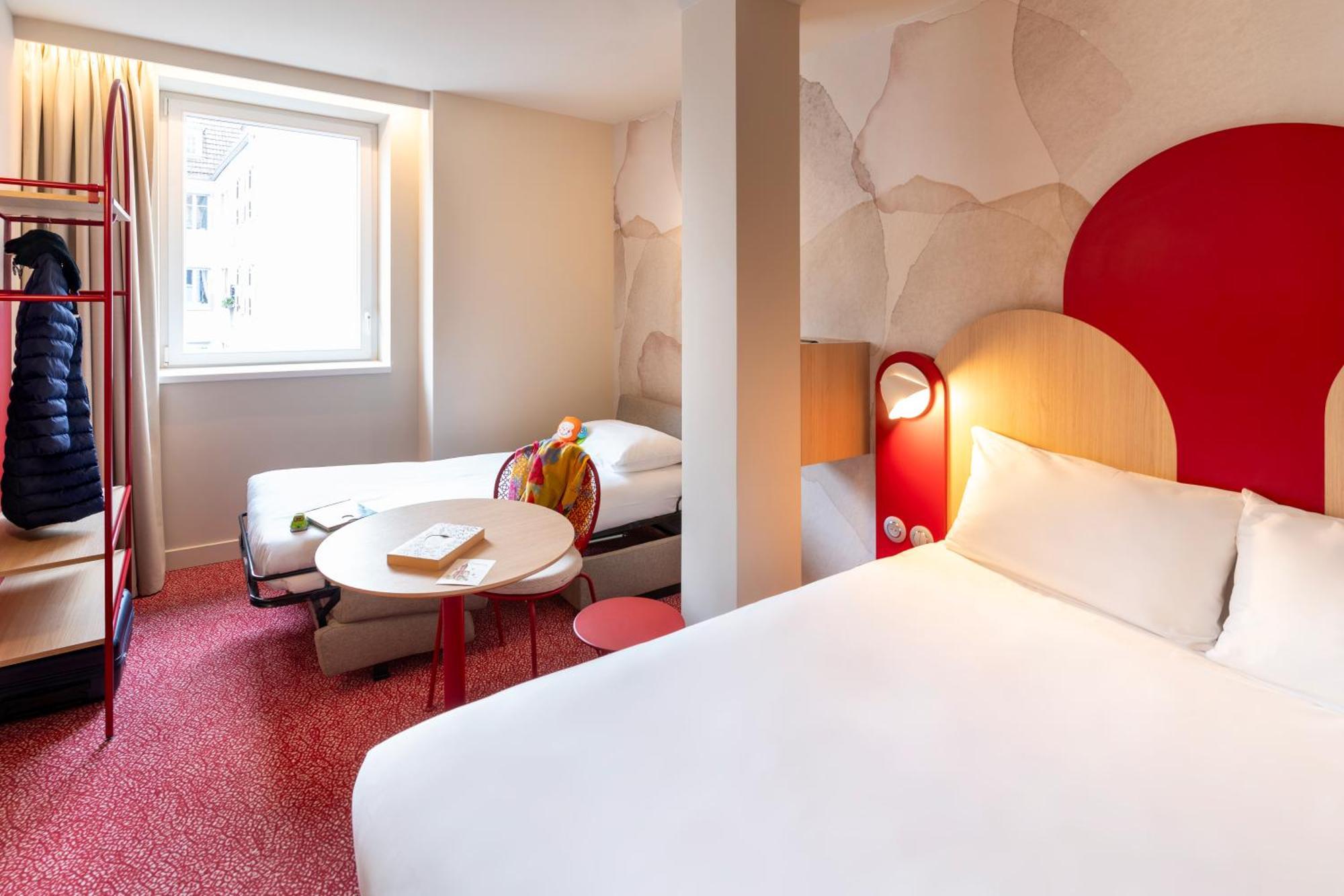 Comfort Zimmer mit Queensize-Bett und umwandelbarem Stuhl