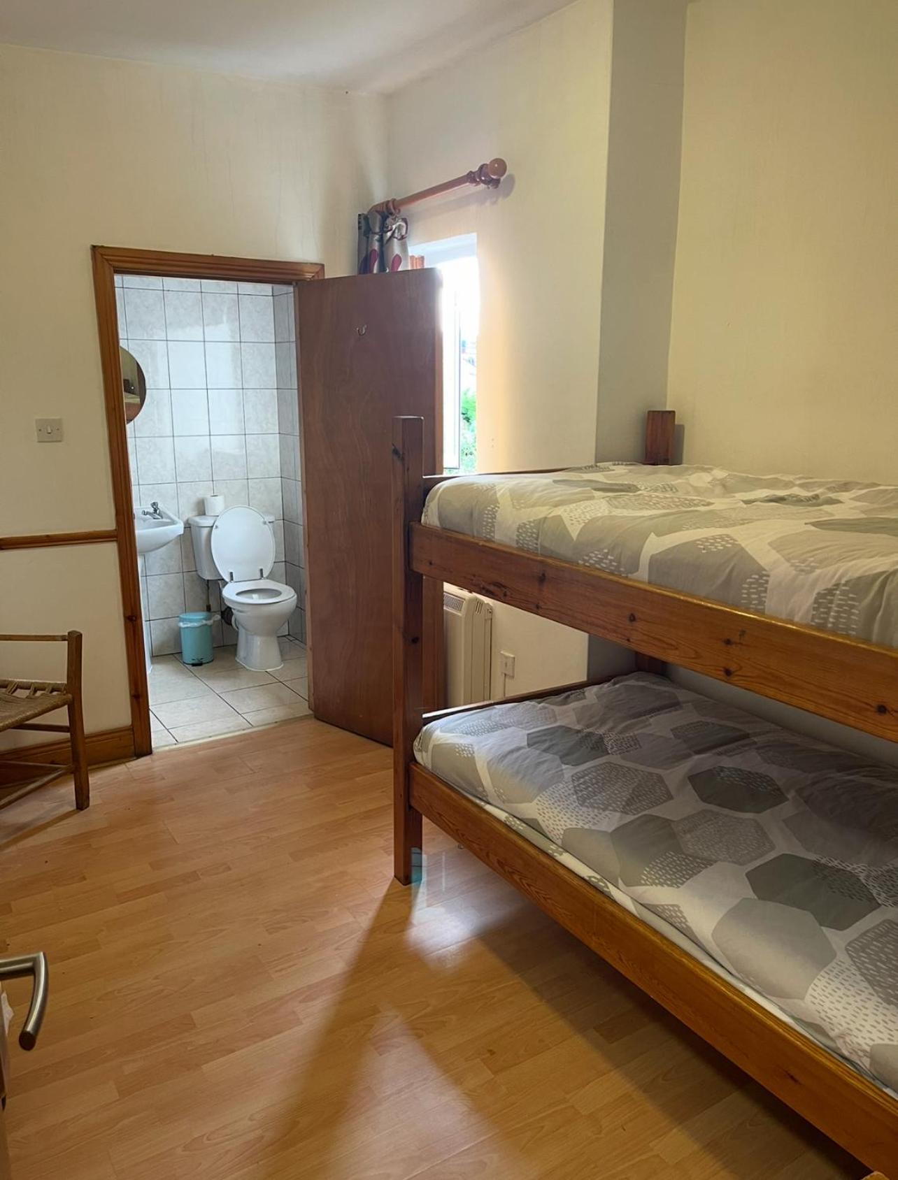 Zweibettzimmer mit eigenem Bad