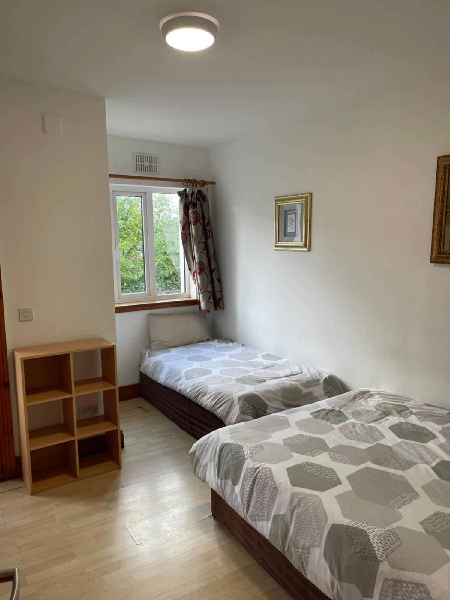 Dreibettzimmer mit eigenem Bad