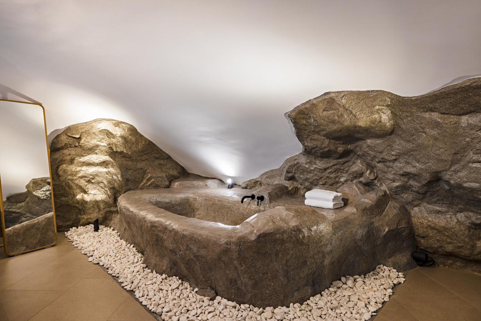 Suite Rocabella für 4 Personen mit Blick auf die Caldera und Mini-Tauchbecken im Außenbereich