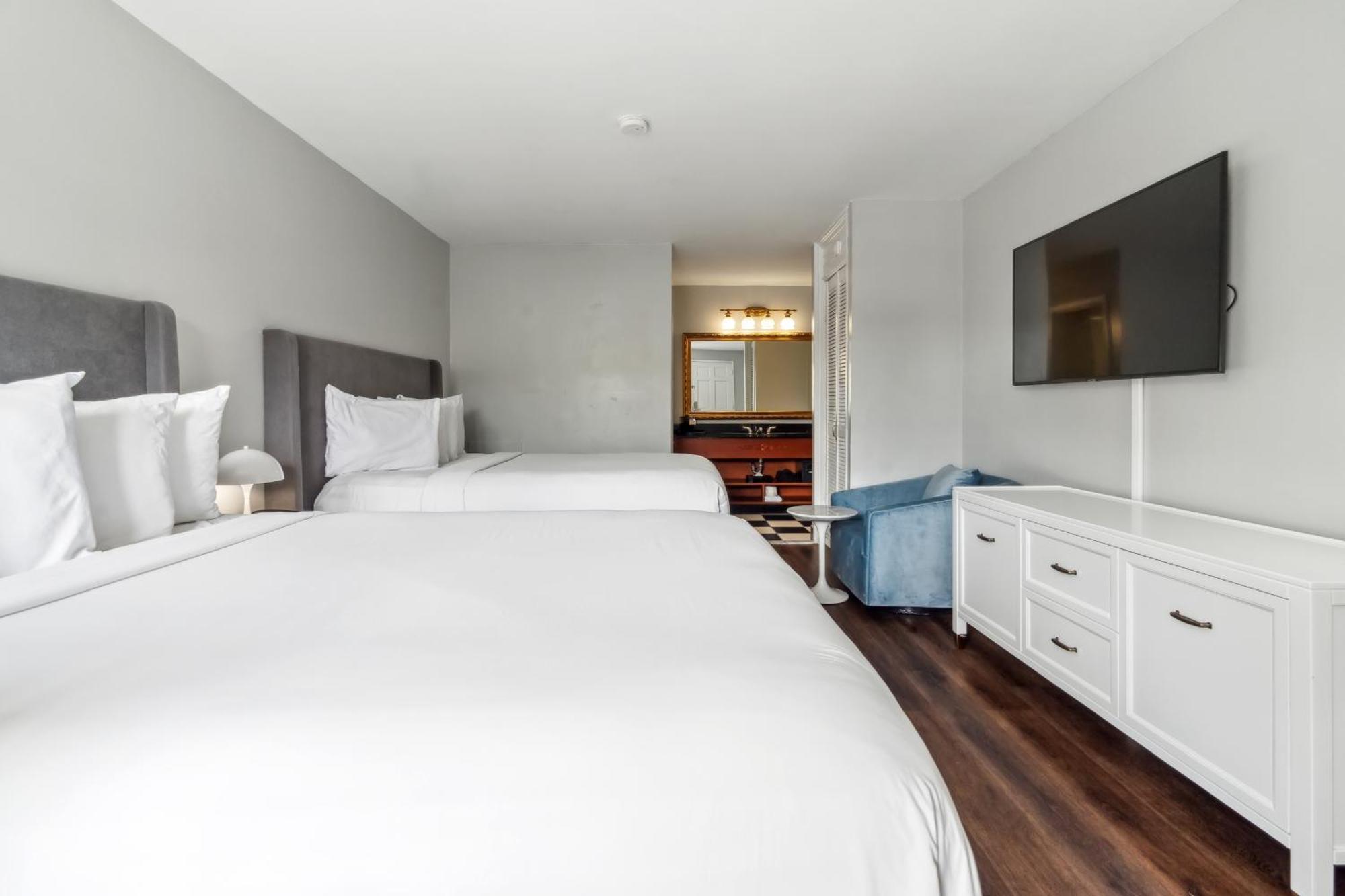 Double Queen Room