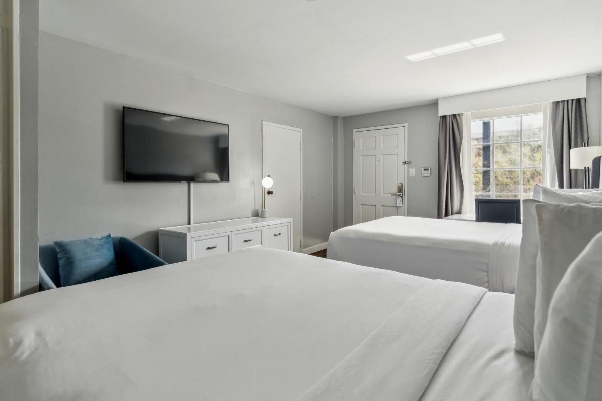 Double Queen Room