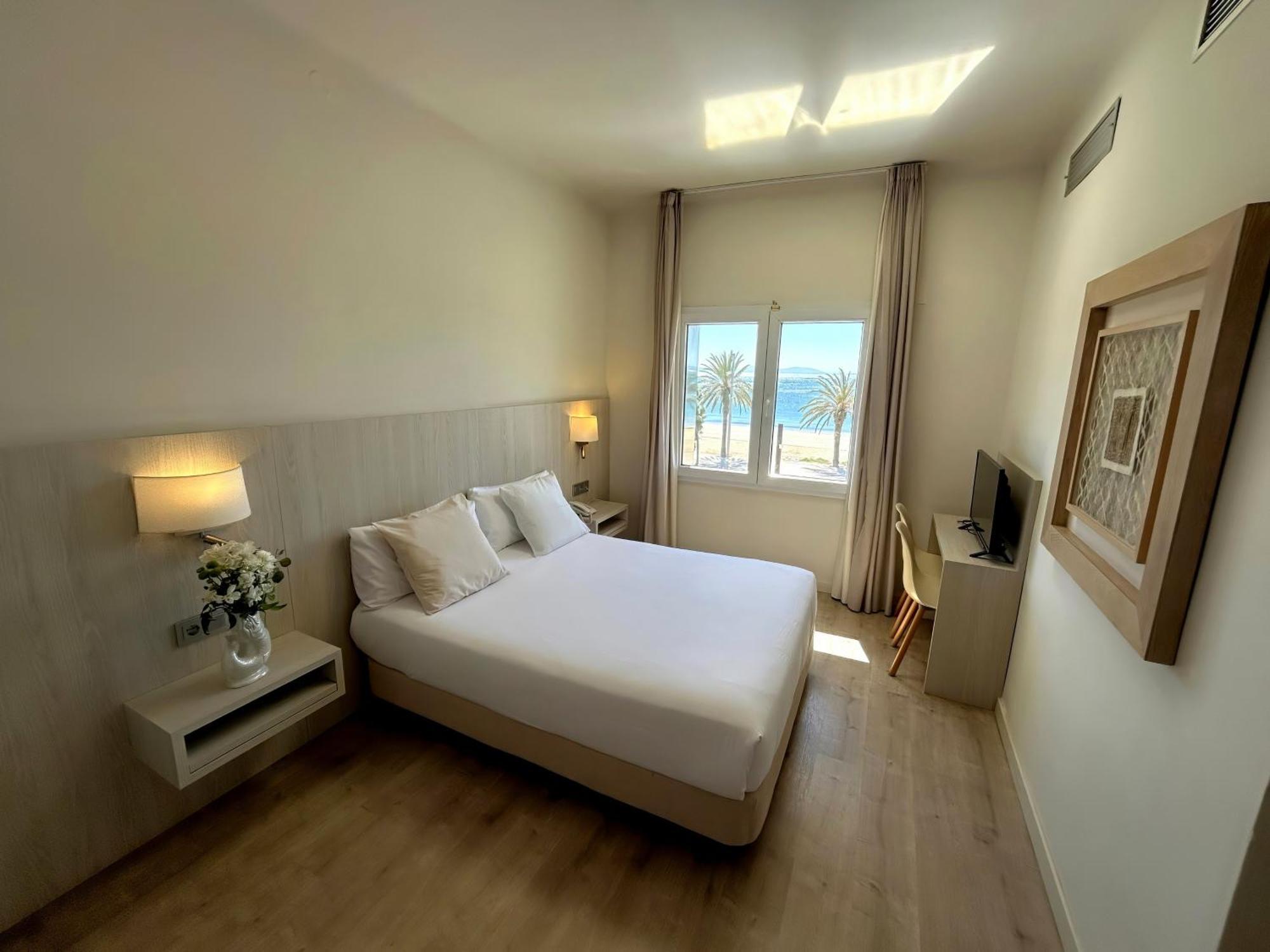 Double Room with Sea View (window)