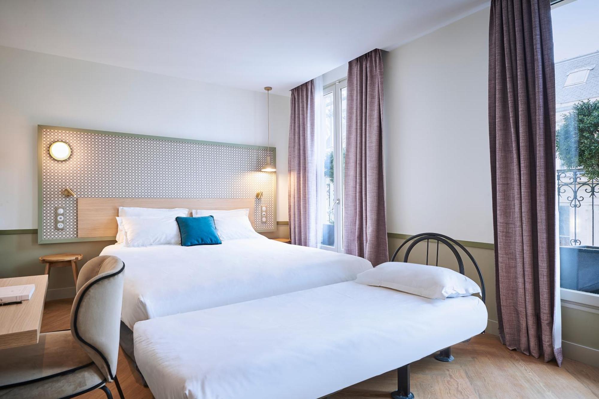 Dreibettzimmer mit Balkon