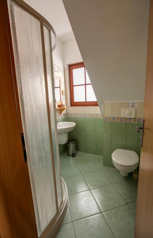 Doppel- oder Zweibettzimmer