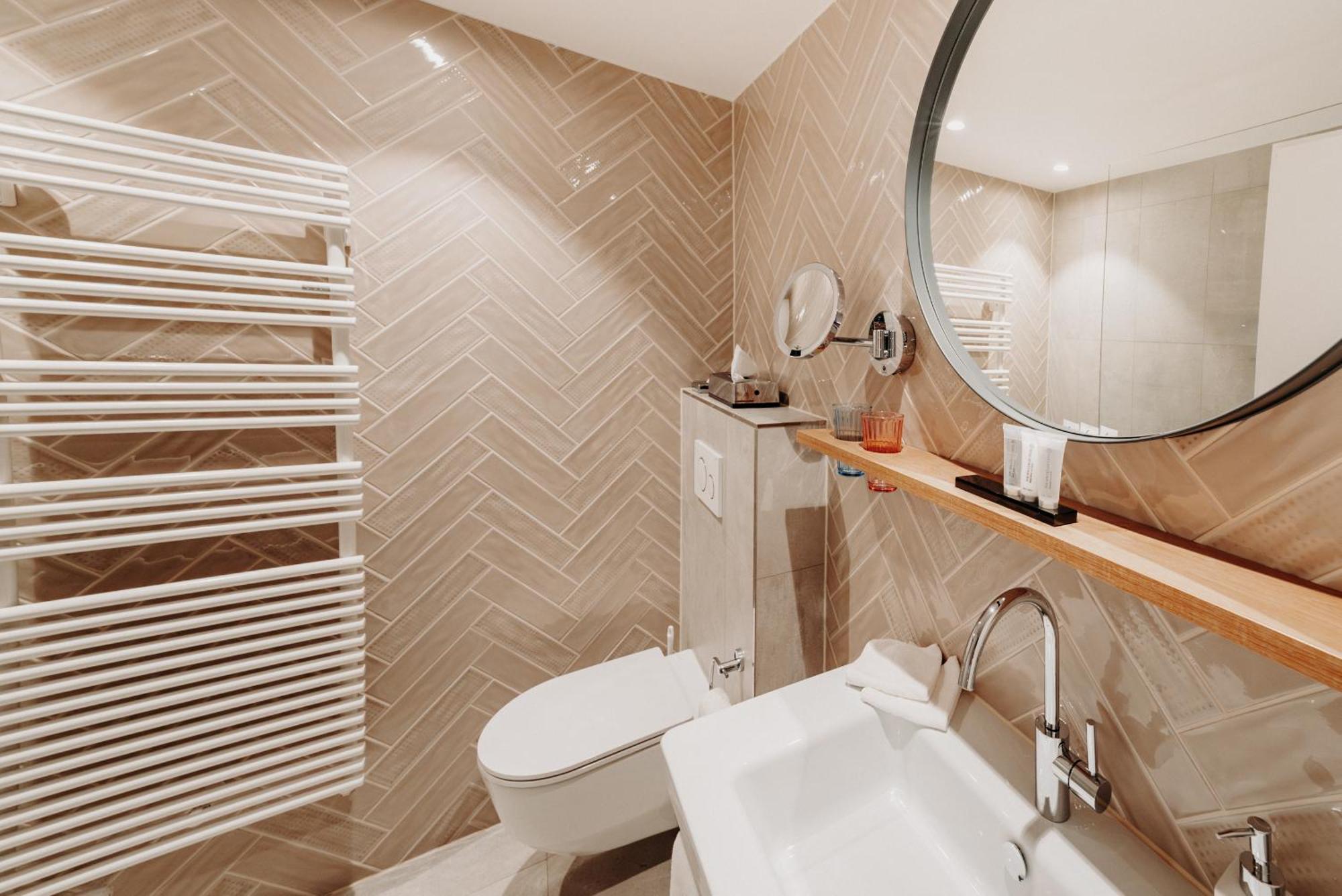 Deluxe Grandlit Zimmer mit Balkon und Bergblick