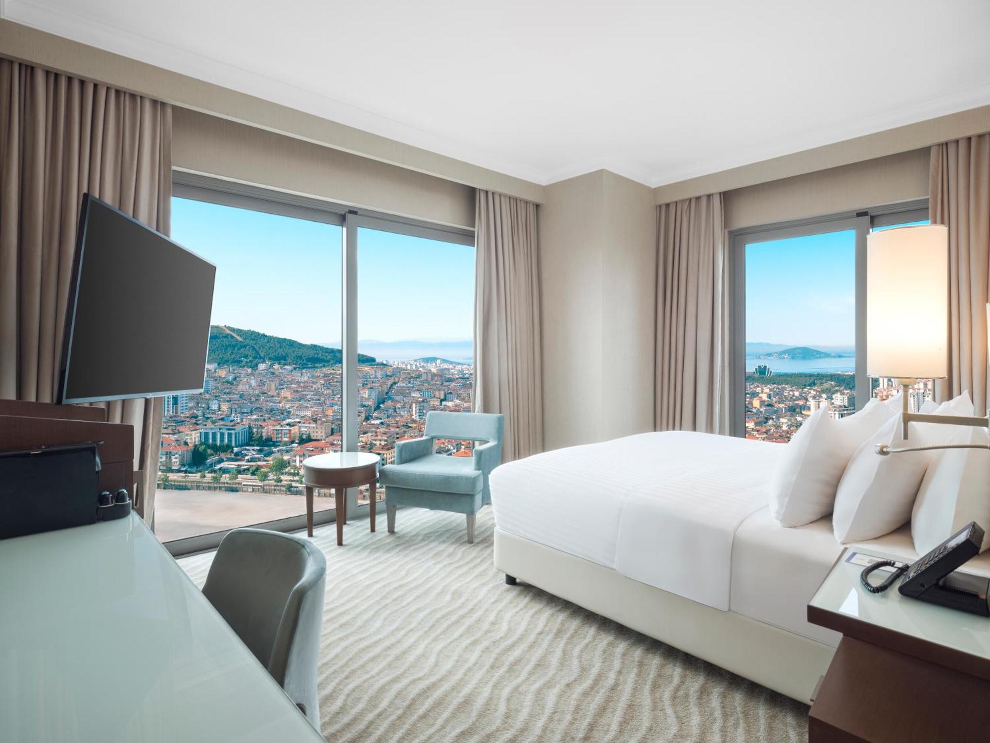 Suite mit Queensize-Doppelbett und Meerblick