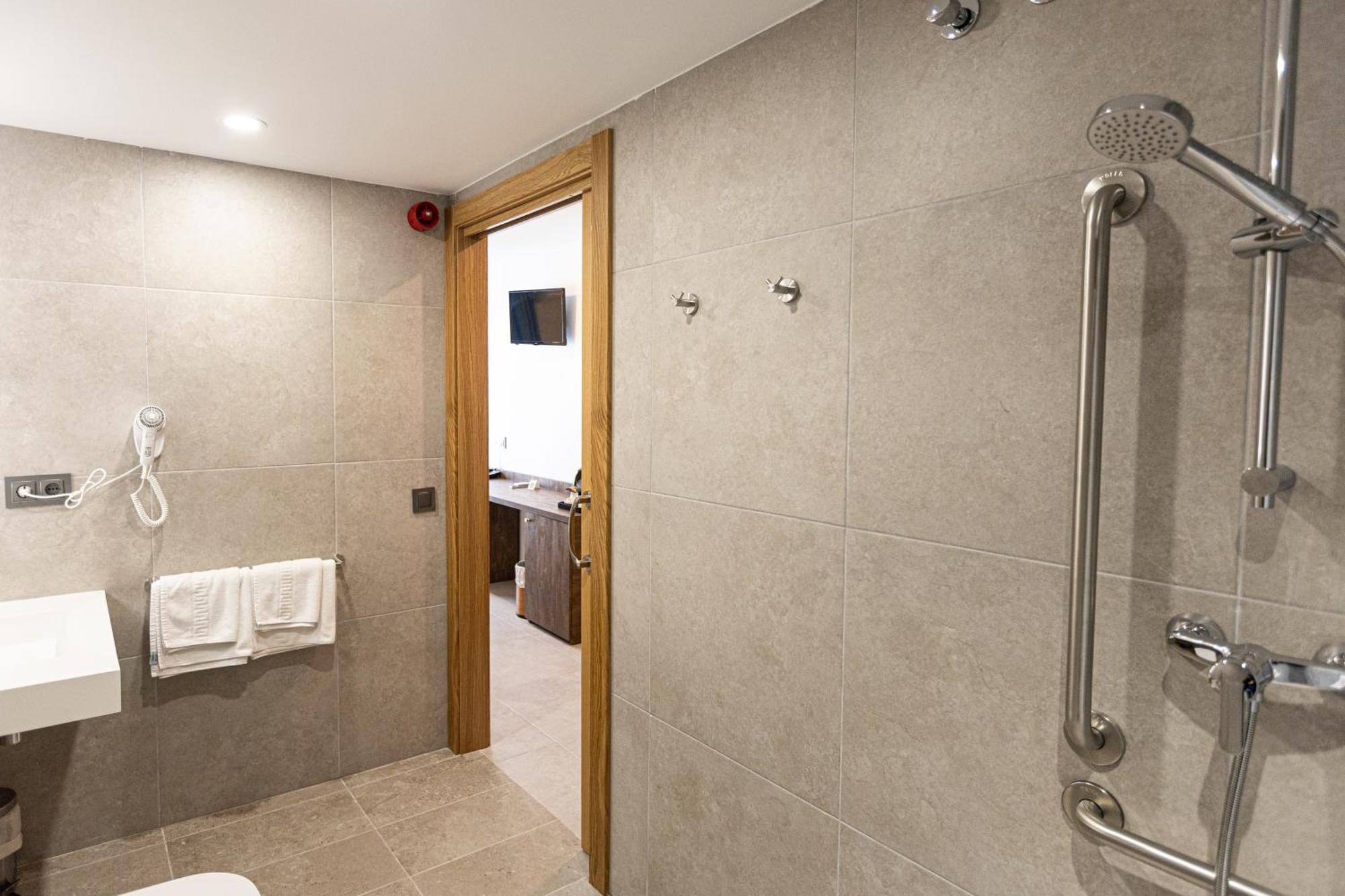 Komfort Interior Zimmer (3 Pers.)