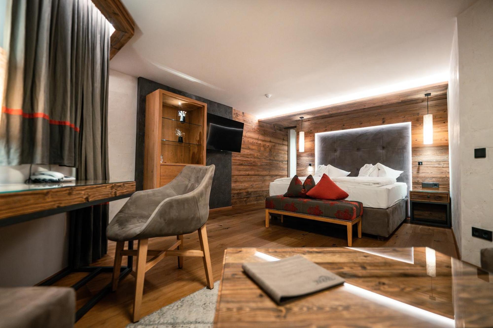 Familienzimmer mit Bergblick